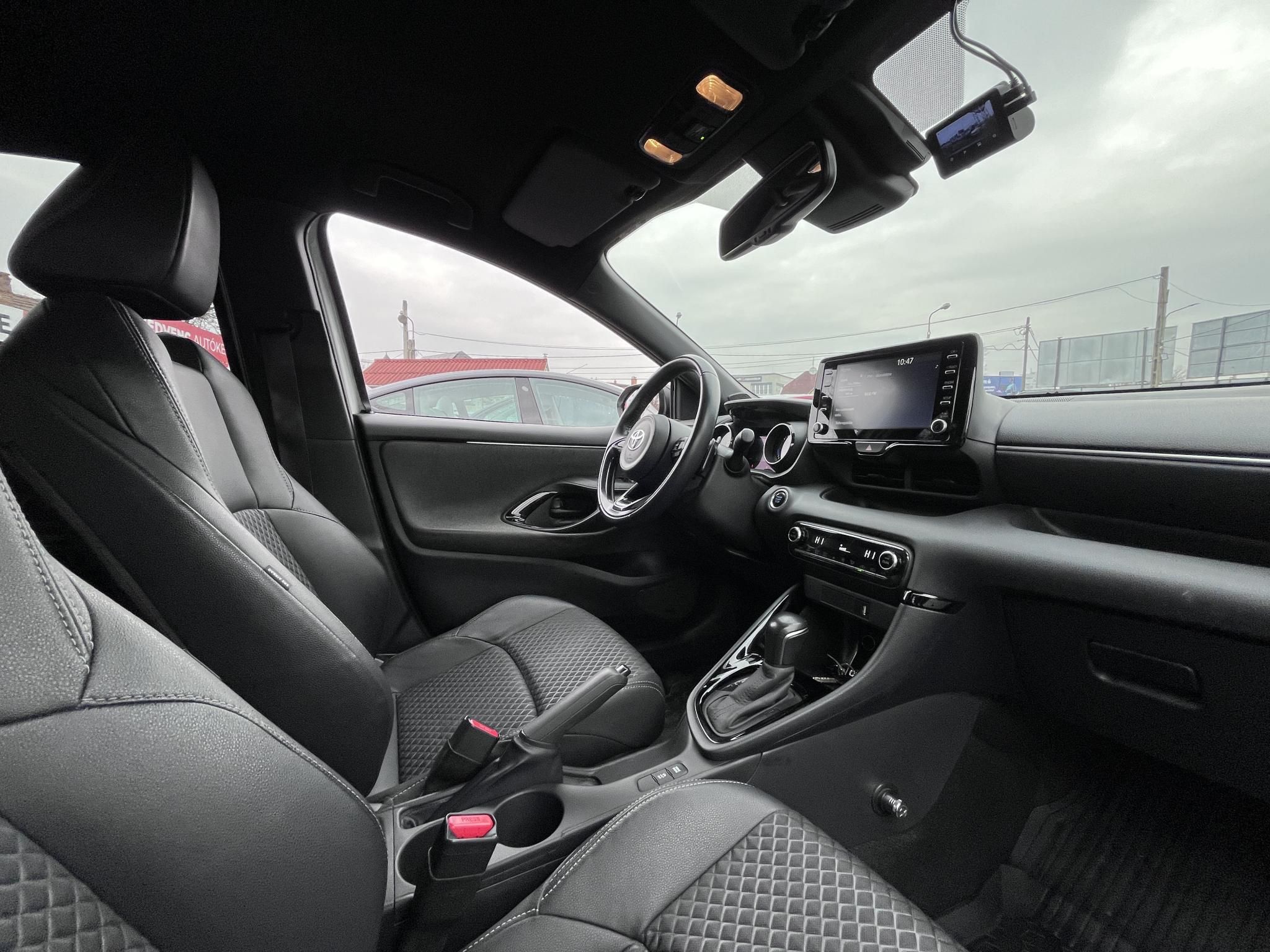 TOYOTA YARIS 1.5 VVT-i Selection Style Magyar. 109e km Kamera Digit Bőr