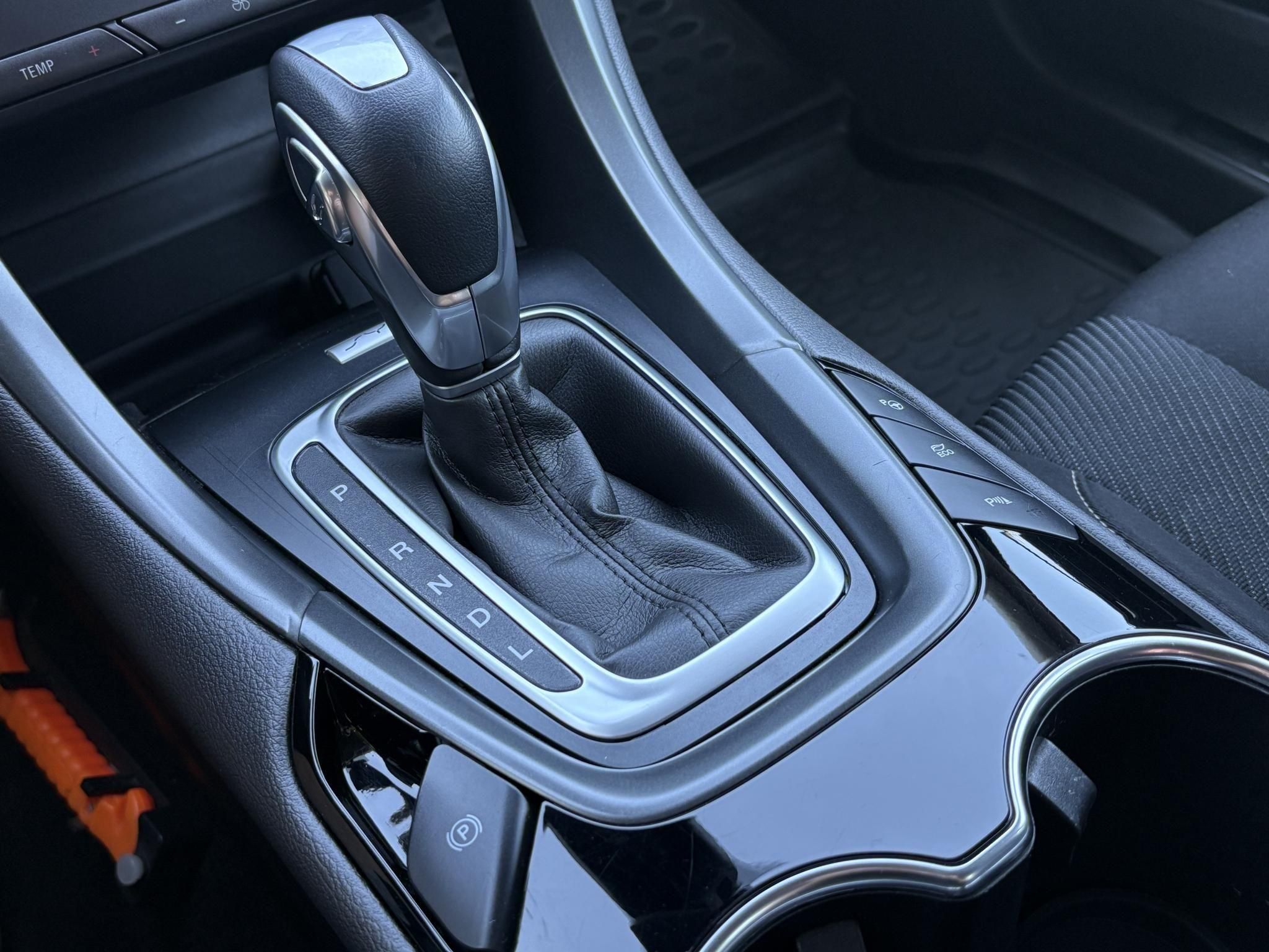 FORD MONDEO 2.0 HEV Titanium (Automata) Rendszeresen karbantartott Garanciális váltó!