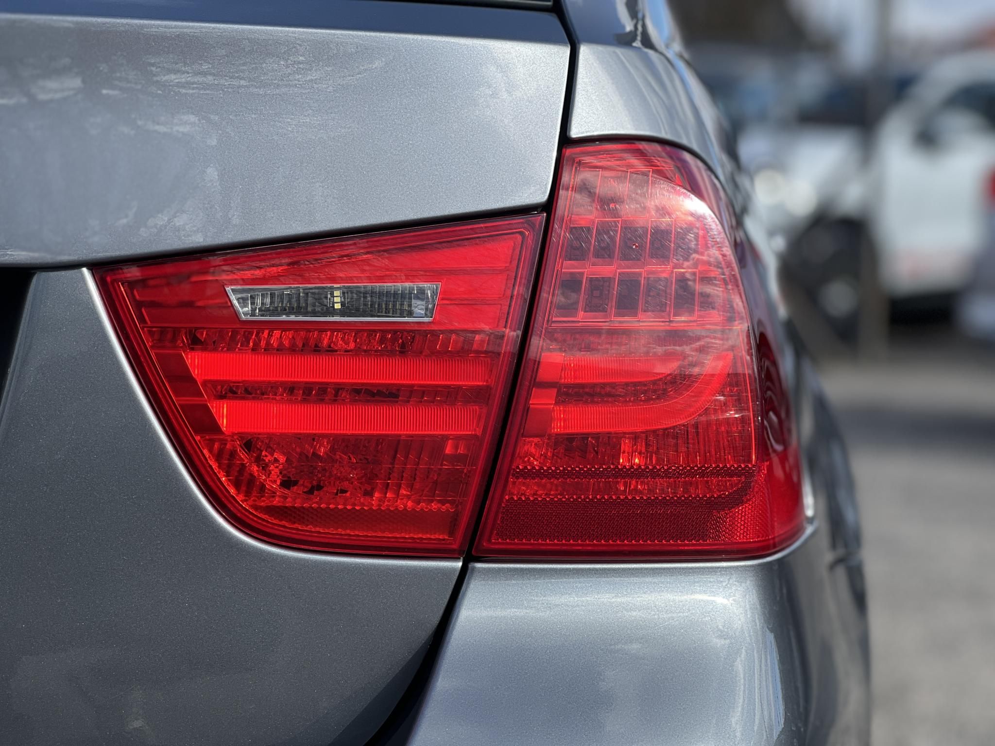 BMW 320d xDrive Touring (Automata) Bordó bőr belső.153e km. M.o.-i. panoráma tető ülésfűtés frissen szervizelt!