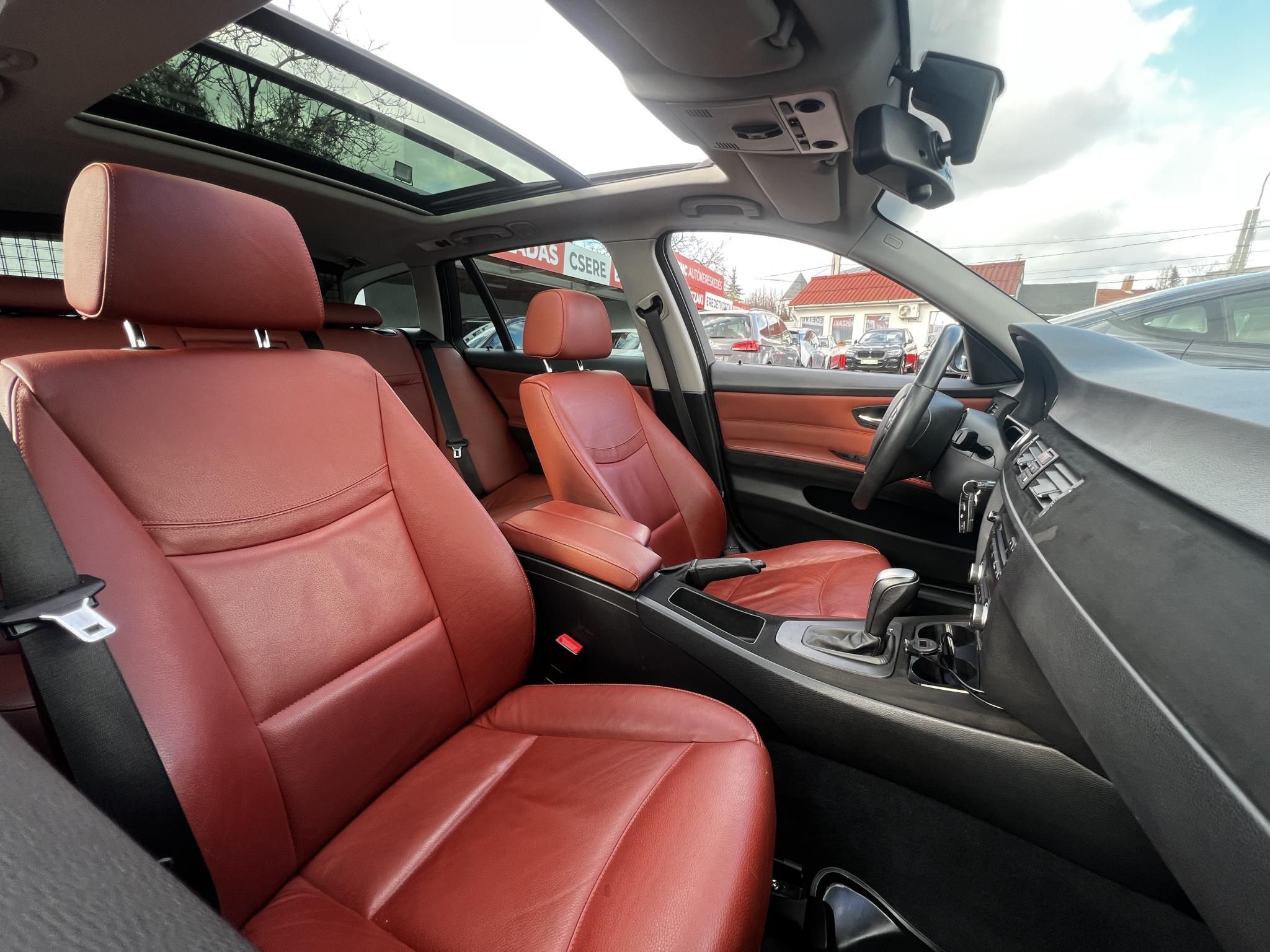 BMW 320d xDrive Touring (Automata) Bordó bőr belső.153e km. M.o.-i. panoráma tető ülésfűtés frissen szervizelt!