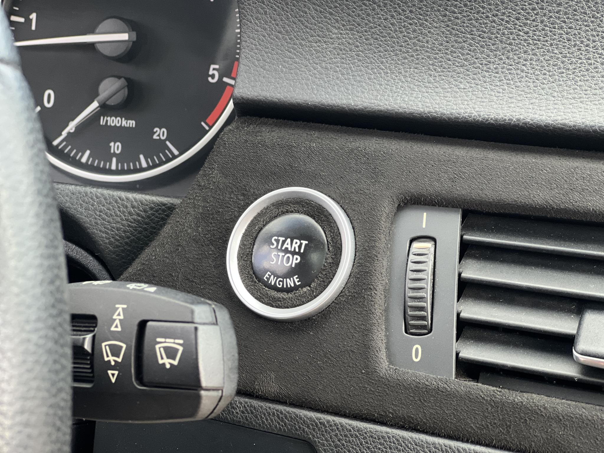 BMW 320d xDrive Touring (Automata) Bordó bőr belső.153e km. M.o.-i. panoráma tető ülésfűtés frissen szervizelt!