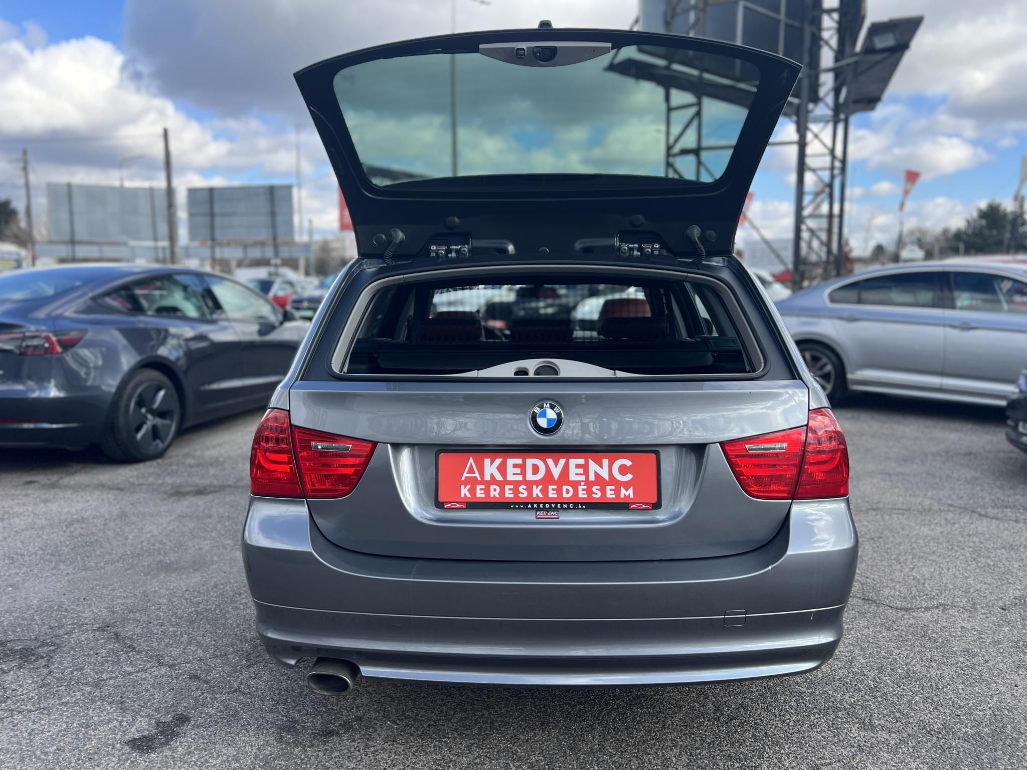 BMW 320d xDrive Touring (Automata) Bordó bőr belső.153e km. M.o.-i. panoráma tető ülésfűtés frissen szervizelt!