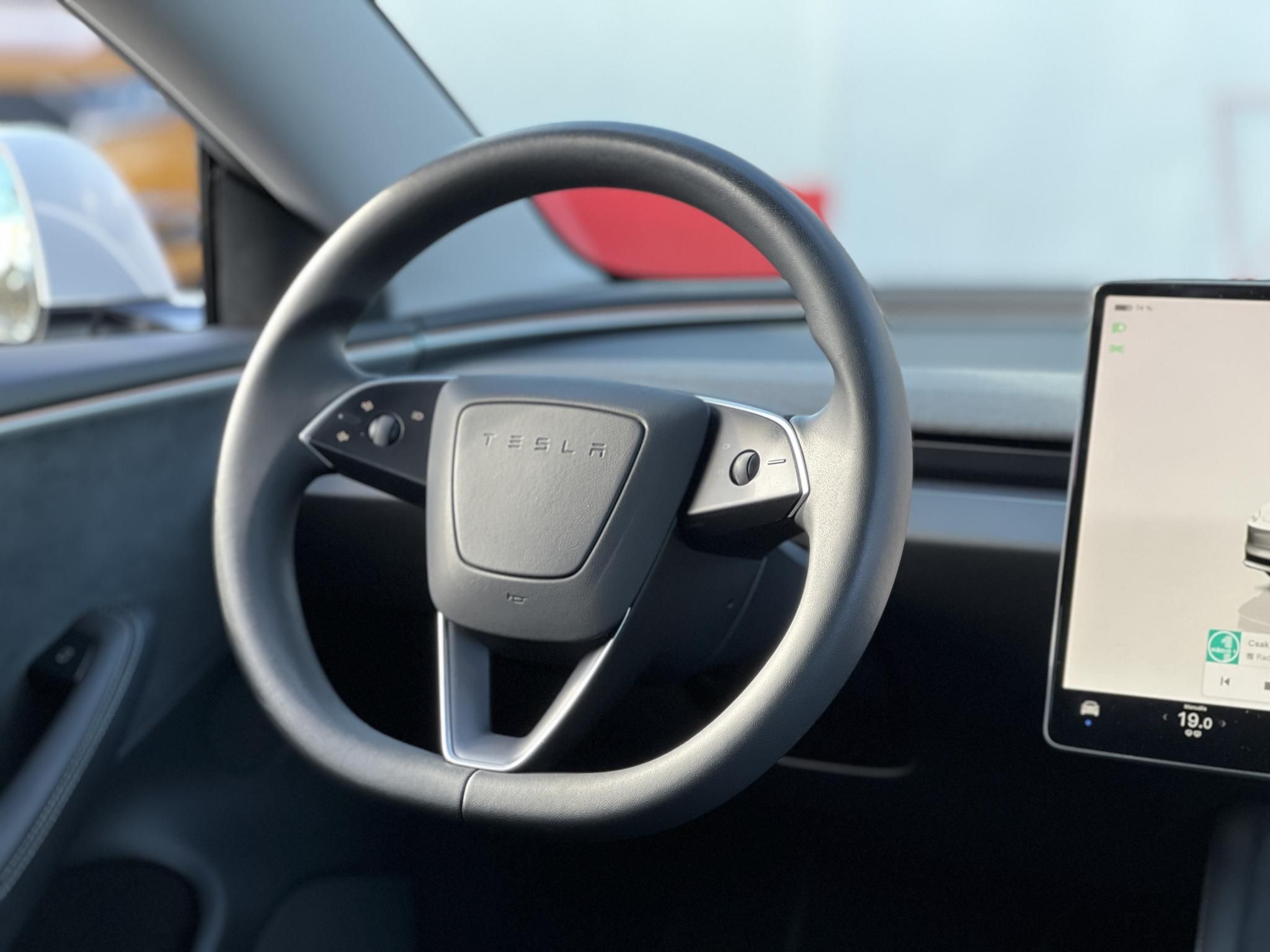 TESLA MODEL 3 Long Range AWD (Automata) HIGHLAND. TÉLI-NYÁRI SZETT GYÁRI ALUFELNIVEL