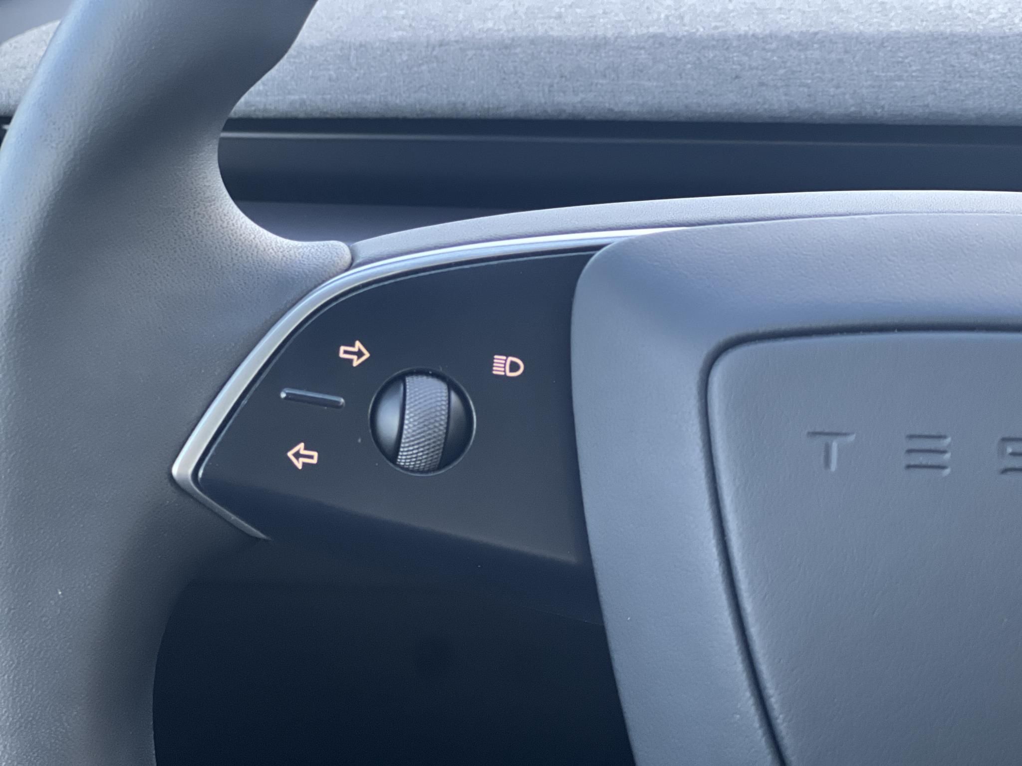 TESLA MODEL 3 Long Range AWD (Automata) HIGHLAND. TÉLI-NYÁRI SZETT GYÁRI ALUFELNIVEL