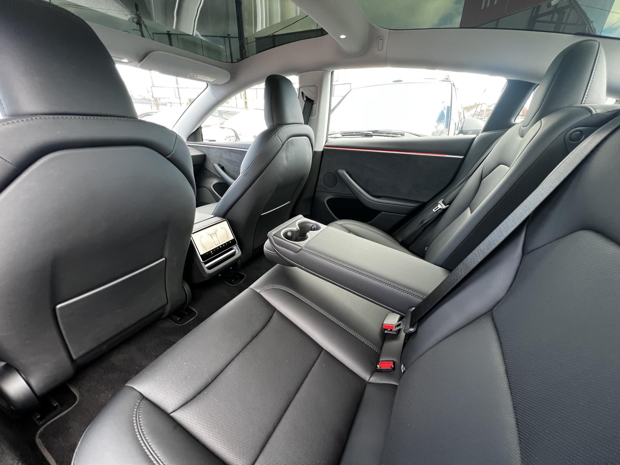 TESLA MODEL 3 Long Range AWD (Automata) HIGHLAND. TÉLI-NYÁRI SZETT GYÁRI ALUFELNIVEL