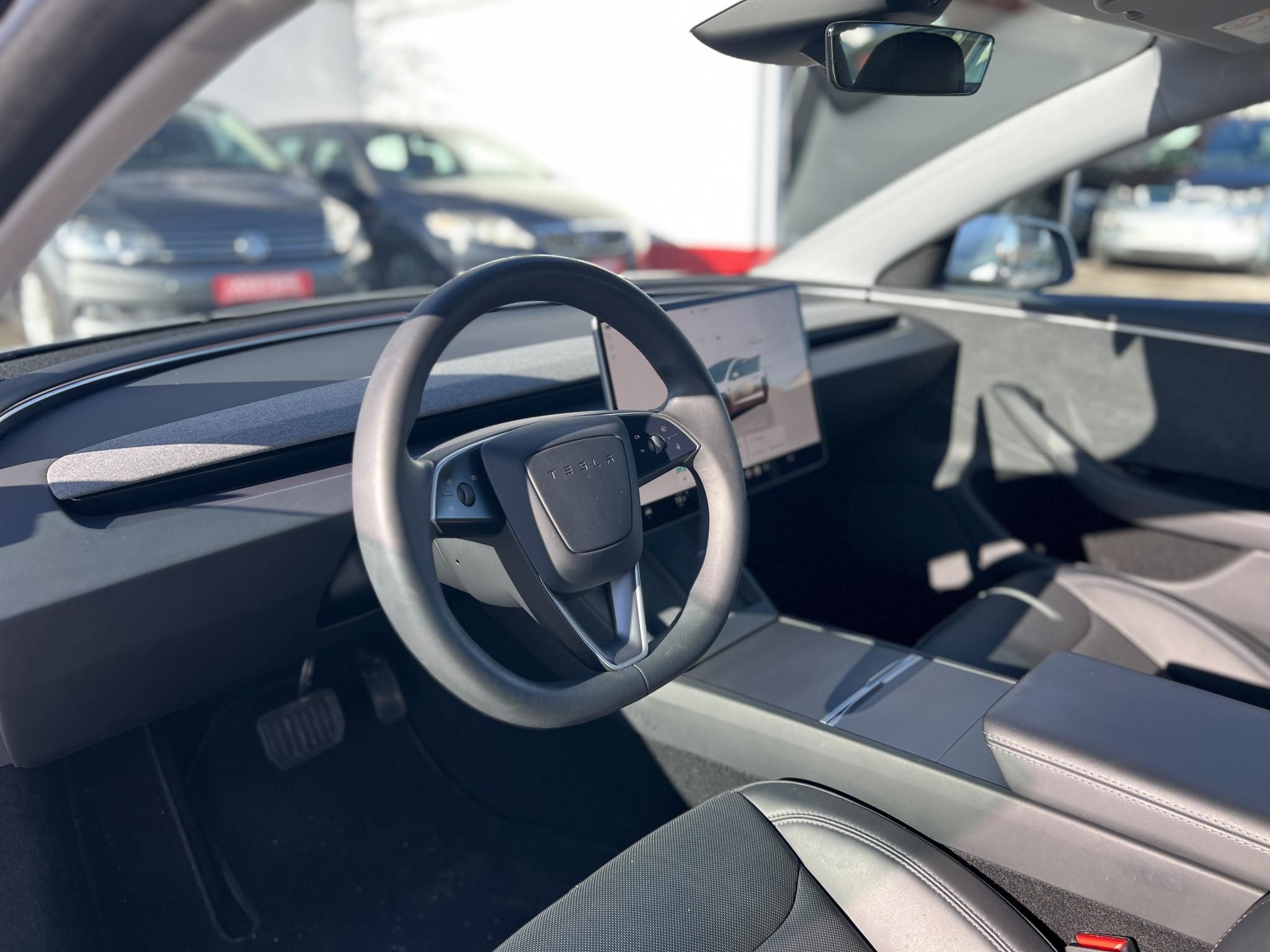 TESLA MODEL 3 Long Range AWD (Automata) HIGHLAND. TÉLI-NYÁRI SZETT GYÁRI ALUFELNIVEL