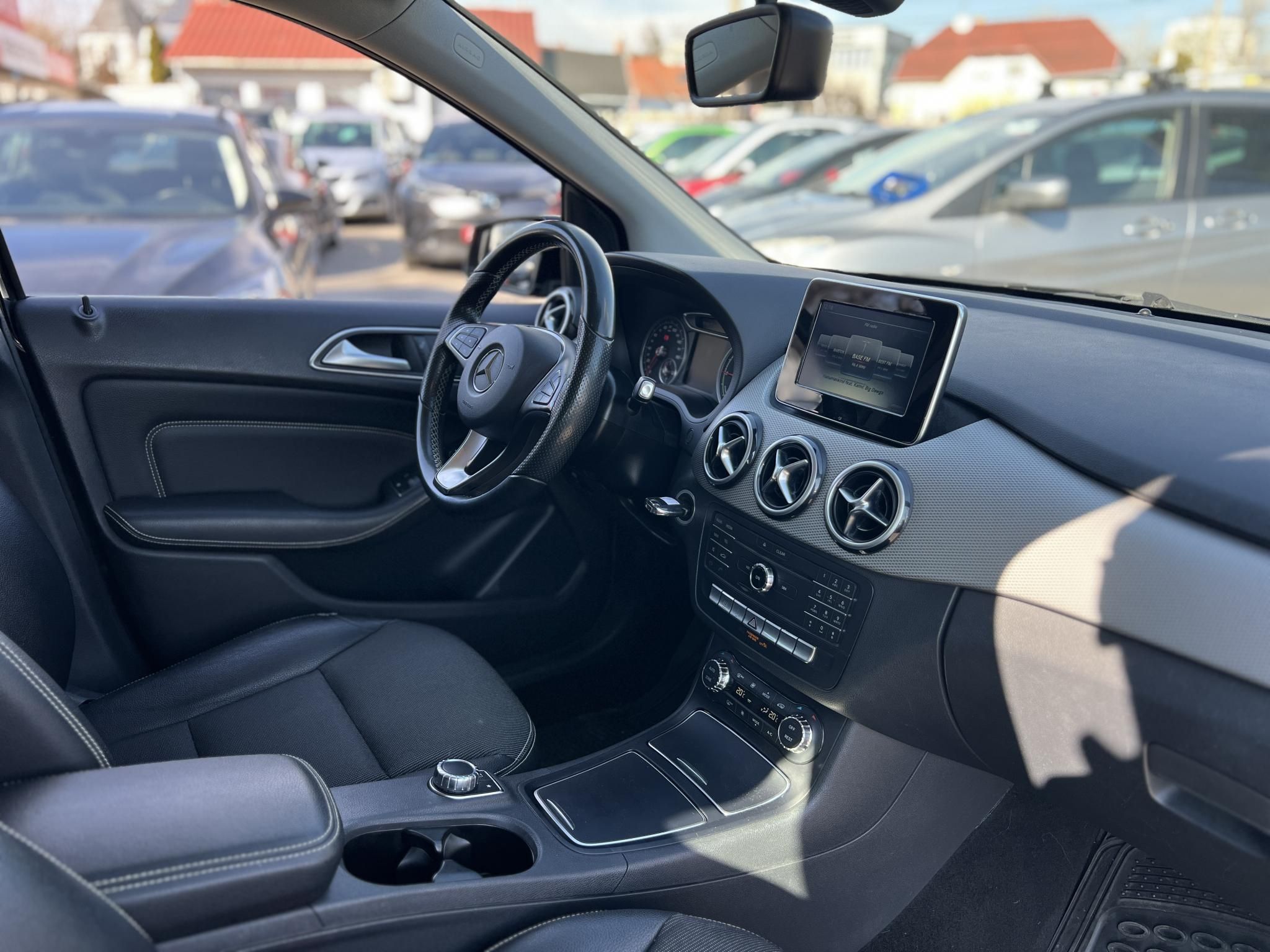 MERCEDES-BENZ B 250 E (Automata) 94e km. téli-nyári gumi. kamera. 2 gyári kulcs!