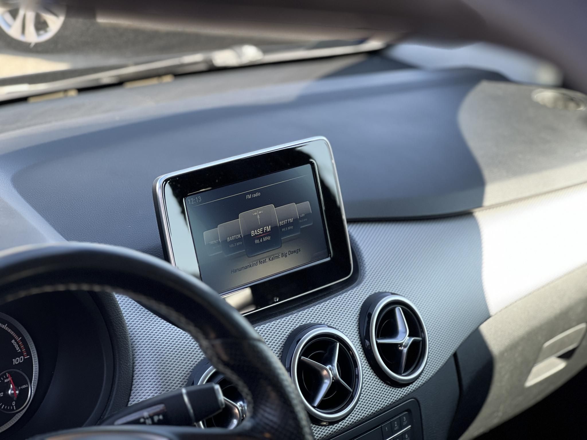 MERCEDES-BENZ B 250 E (Automata) 94e km. téli-nyári gumi. kamera. 2 gyári kulcs!