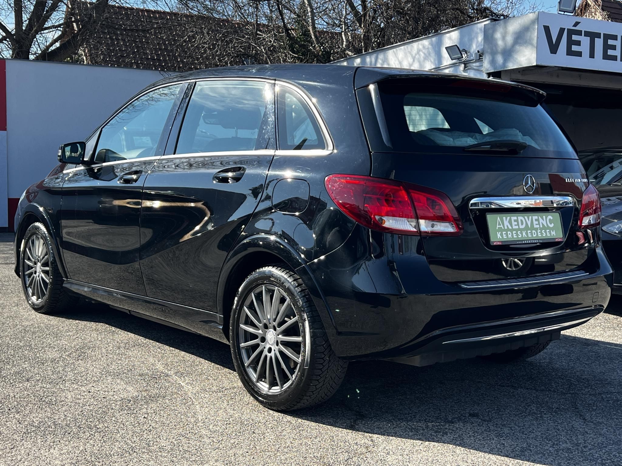 MERCEDES-BENZ B 250 E (Automata) 94e km. téli-nyári gumi. kamera. 2 gyári kulcs!