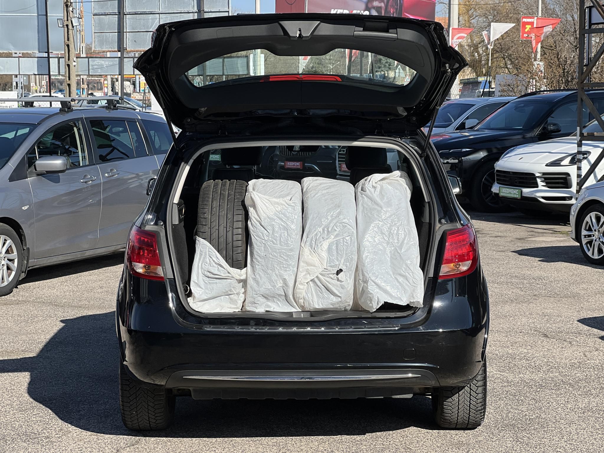 MERCEDES-BENZ B 250 E (Automata) 94e km. téli-nyári gumi. kamera. 2 gyári kulcs!