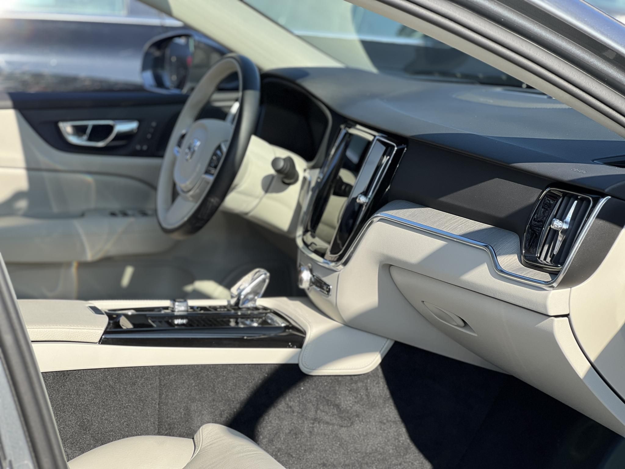 VOLVO S60 2.0 [T8] Recharge Inscription AWD Geartronic 27e km. M.o.-i. garanciális. márkaszervizelt. harman/kardon. ZÖLD rendszám!