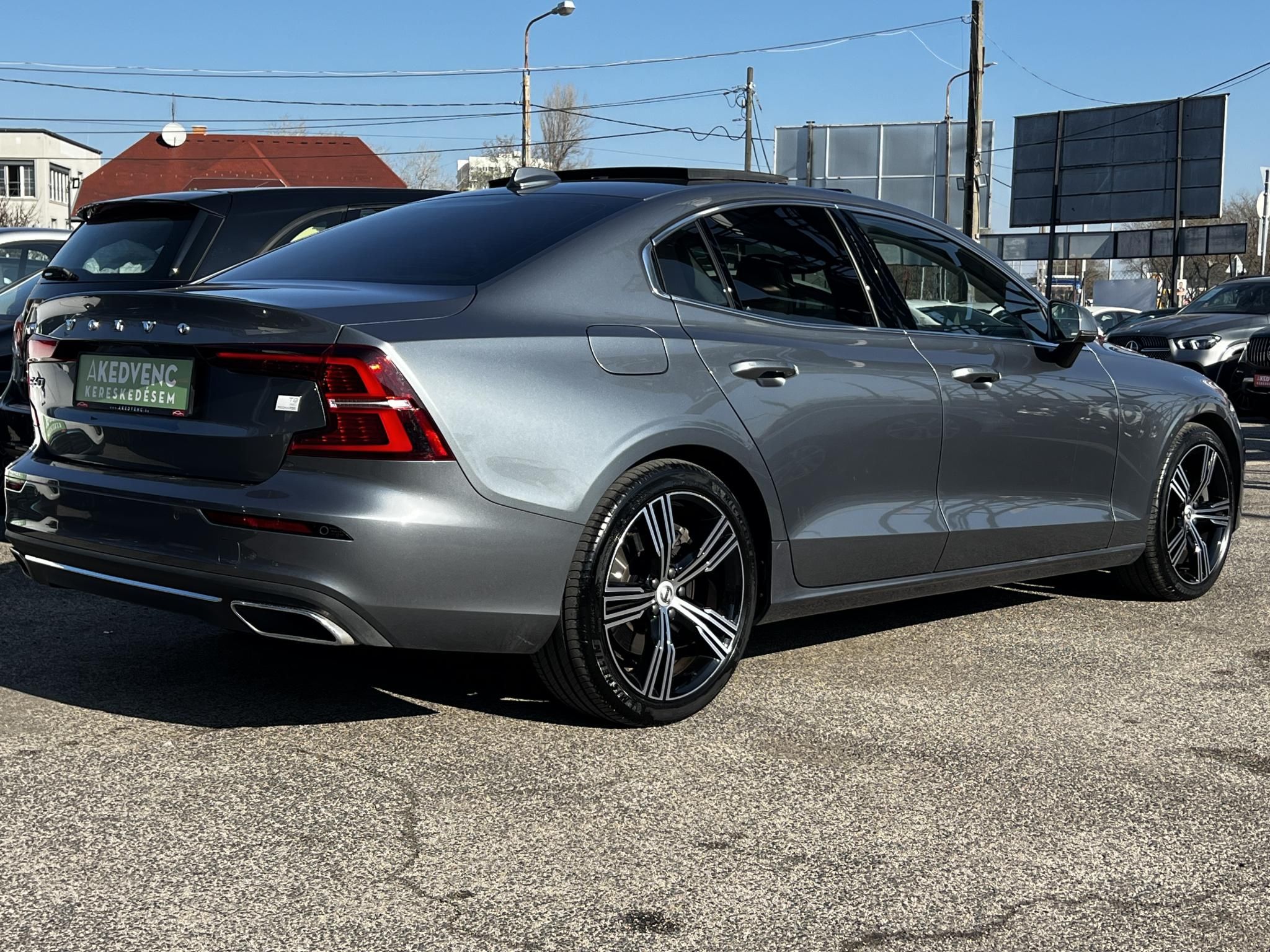 VOLVO S60 2.0 [T8] Recharge Inscription AWD Geartronic 27e km. M.o.-i. garanciális. márkaszervizelt. harman/kardon. ZÖLD rendszám!