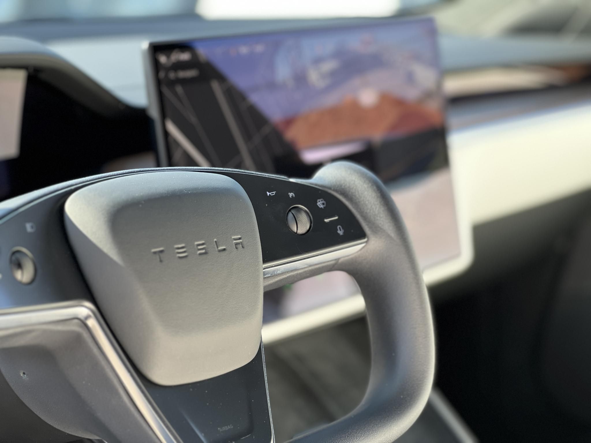 TESLA MODEL S Long Range AWD (Automata) Yoke kormány. Fehér belső. 21 felni. Garanciális