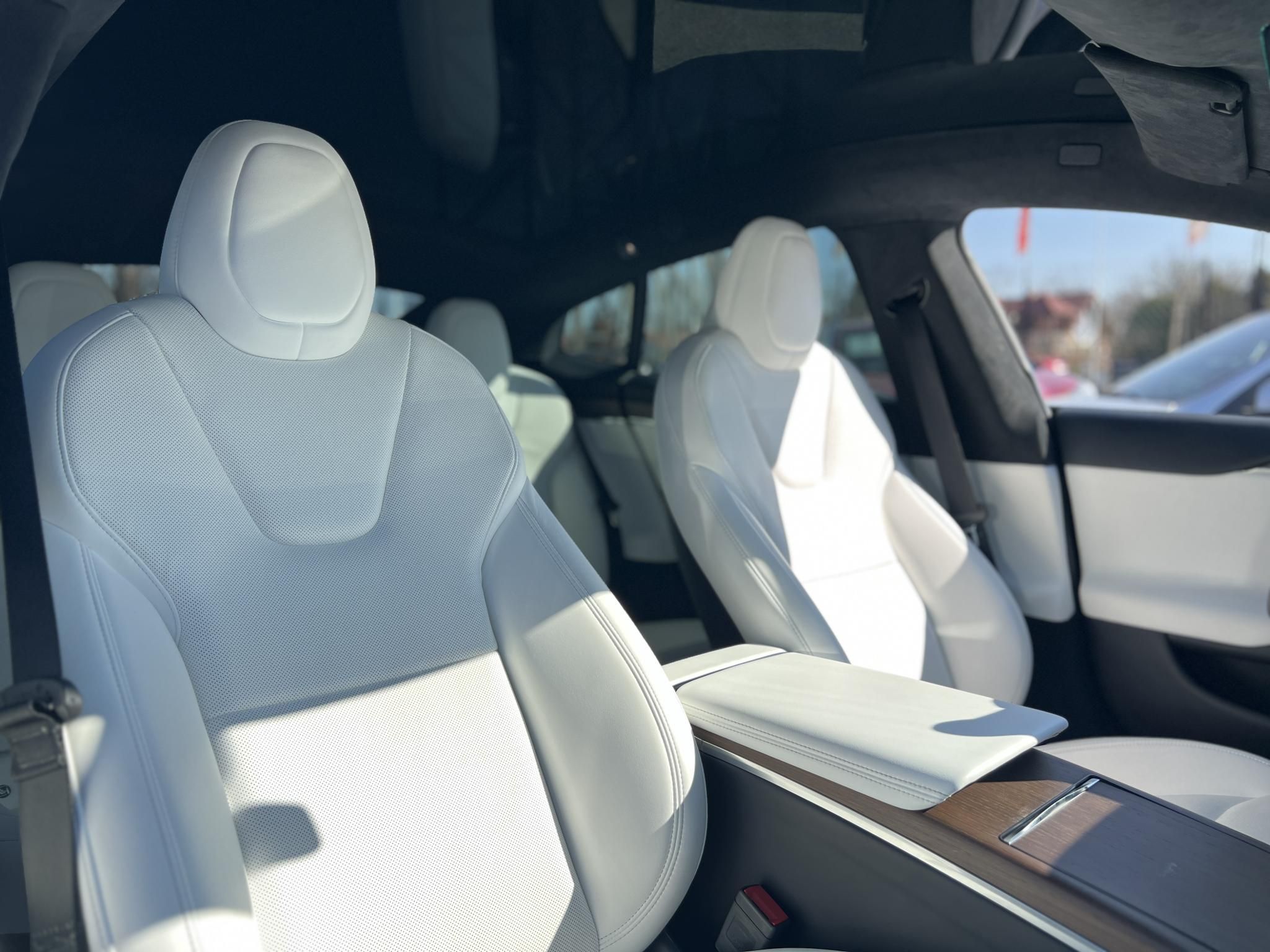 TESLA MODEL S Long Range AWD (Automata) Yoke kormány. Fehér belső. 21 felni. Garanciális