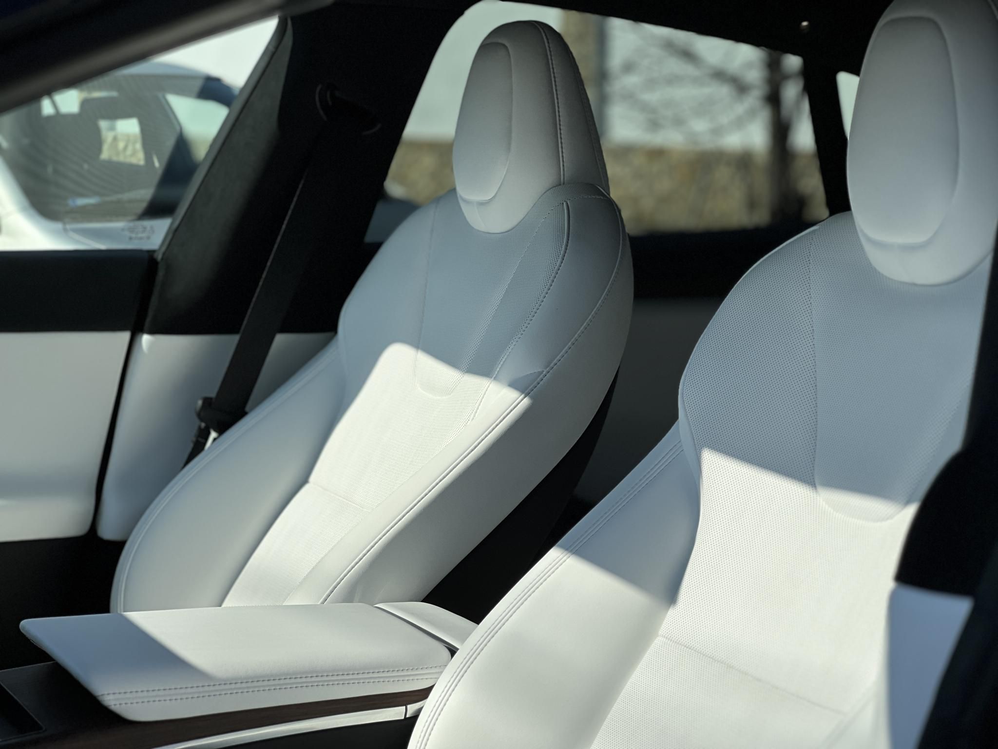 TESLA MODEL S Long Range AWD (Automata) Yoke kormány. Fehér belső. 21 felni. Garanciális