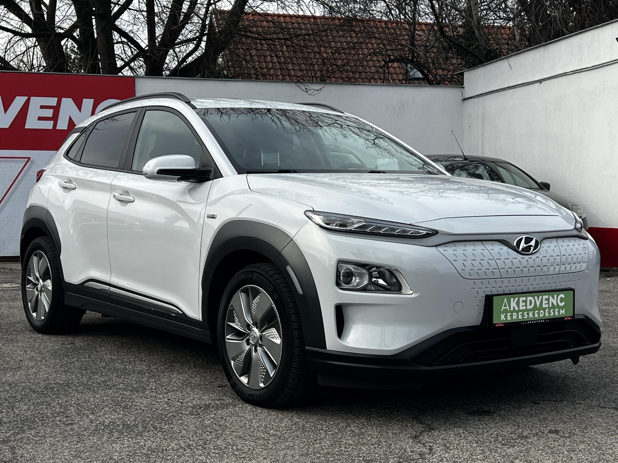 HYUNDAI KONA EV 64kWh Style 100% akku. HUD. sávtartó. CarPlay. 400km hatótáv!
