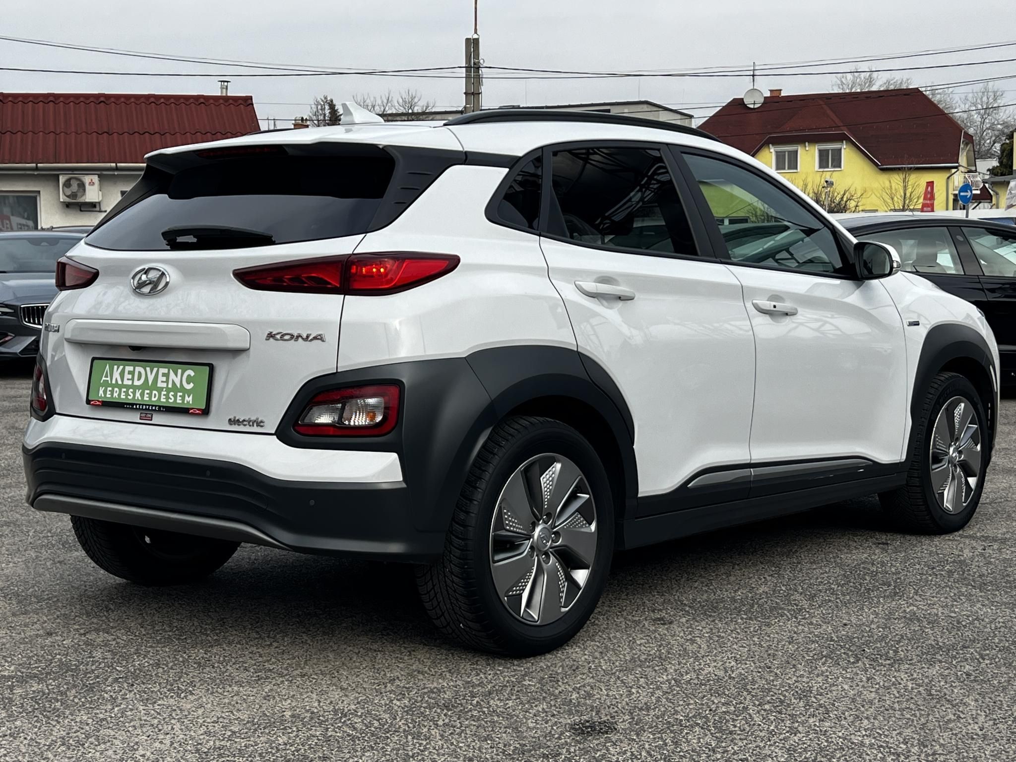 HYUNDAI KONA EV 64kWh Style 100% akku. HUD. sávtartó. CarPlay. 400km hatótáv!