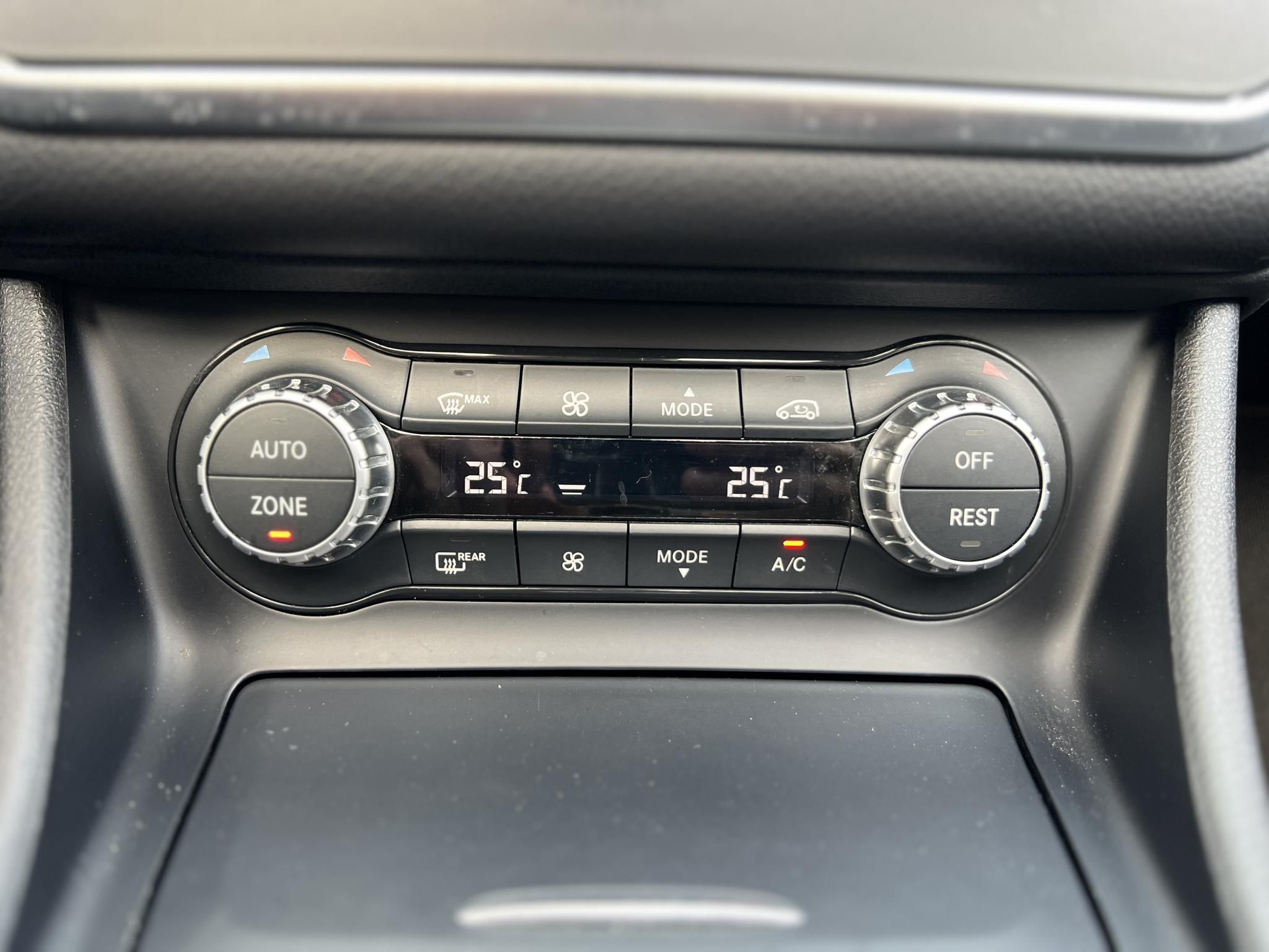 MERCEDES-AMG A 45 4Matic 7G-DCT 75e km. napfénytető. harman/kardon. memória. xenon
