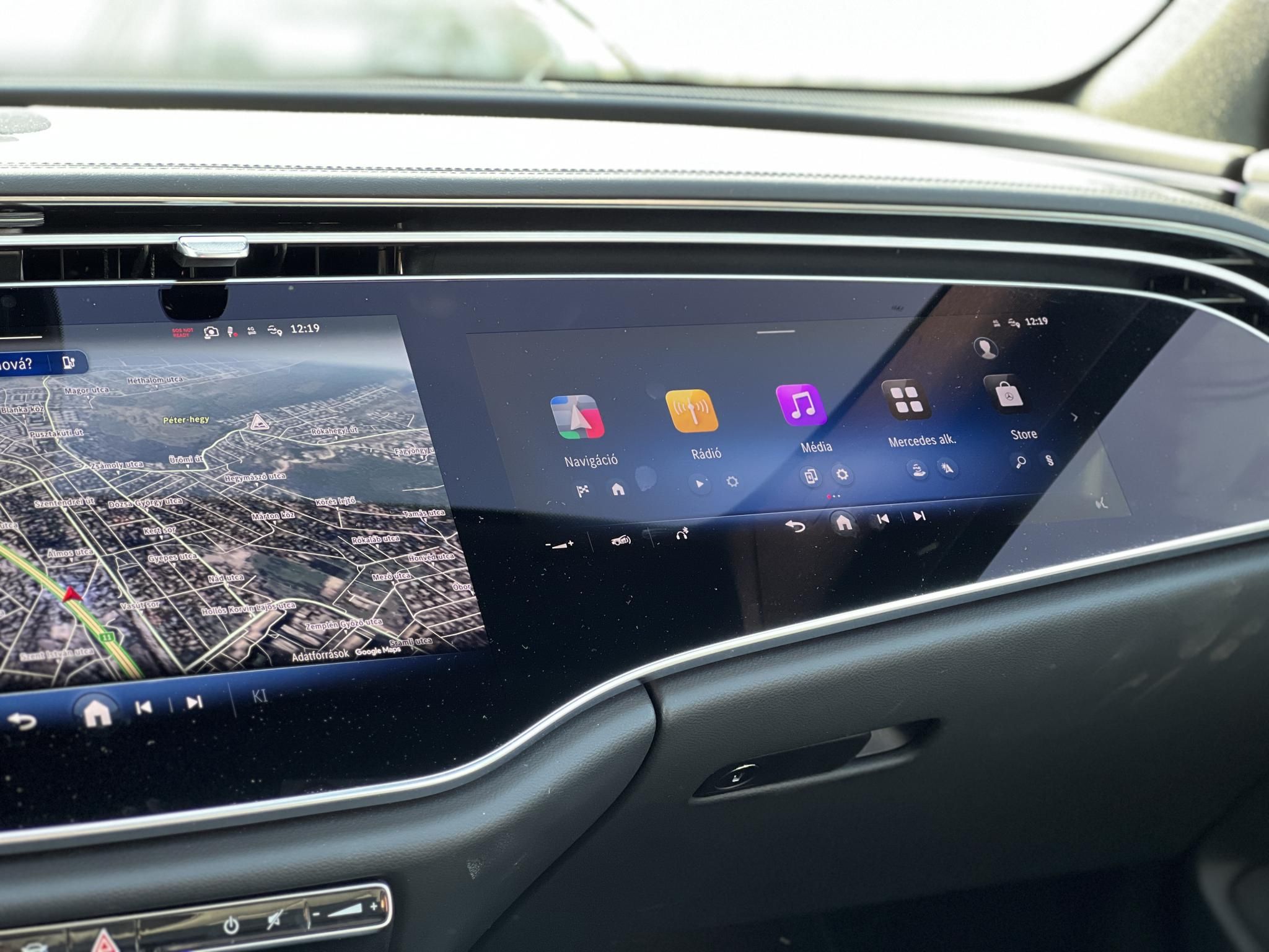 MERCEDES-BENZ E 300 e T 9G-TRONIC Plug-in hybrid AMG. 4D Burmester hifi 3DX2 kijelző Panorámatető Masszázs ülések!