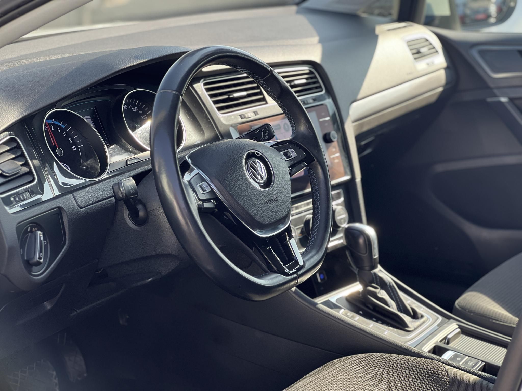 VOLKSWAGEN GOLF VII e-Golf Edition 120e km. 230km hatótáv. 2 töltő kábel. CARPLAY!