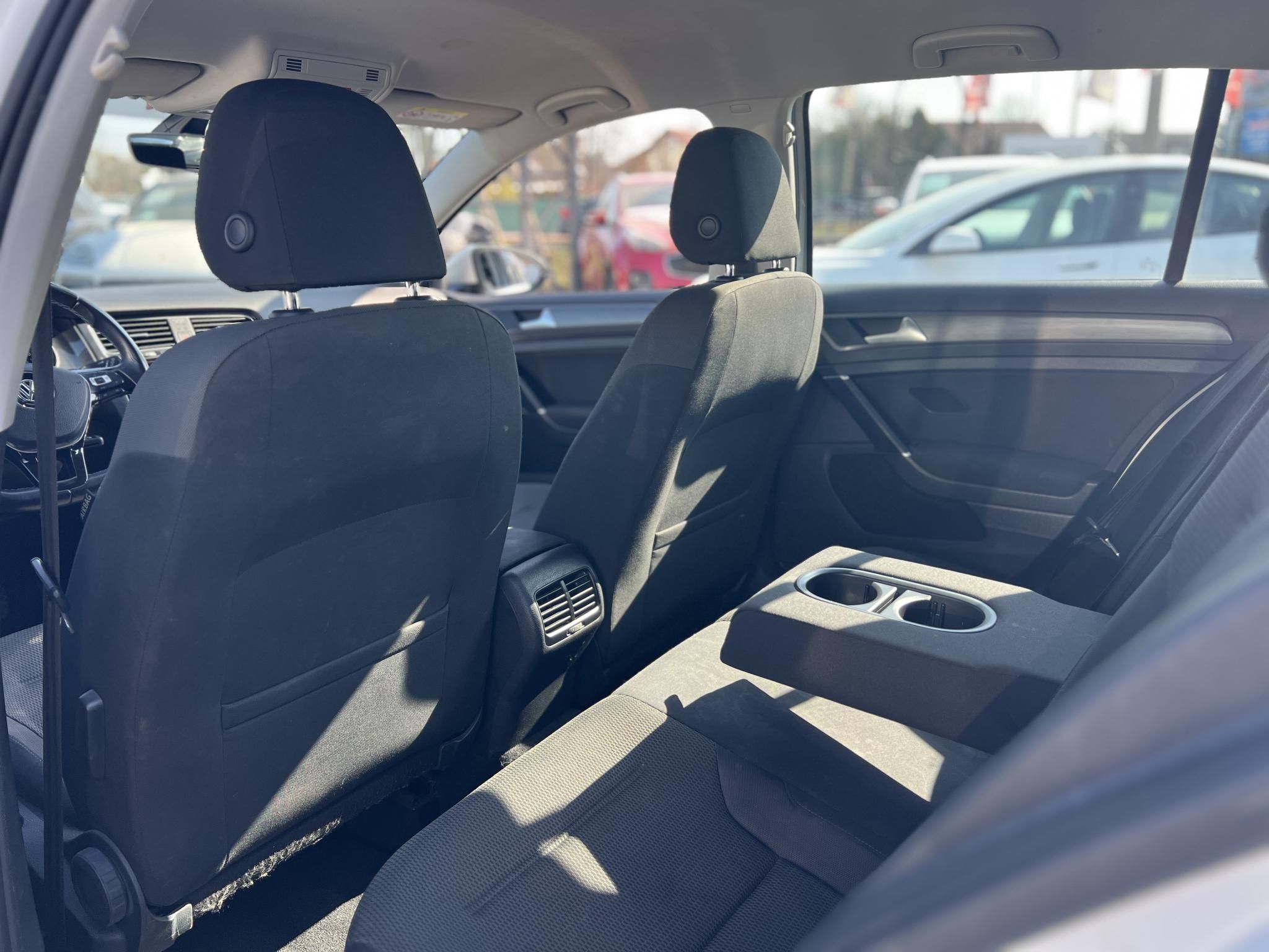 VOLKSWAGEN GOLF VII e-Golf Edition 120e km. 230km hatótáv. 2 töltő kábel. CARPLAY!