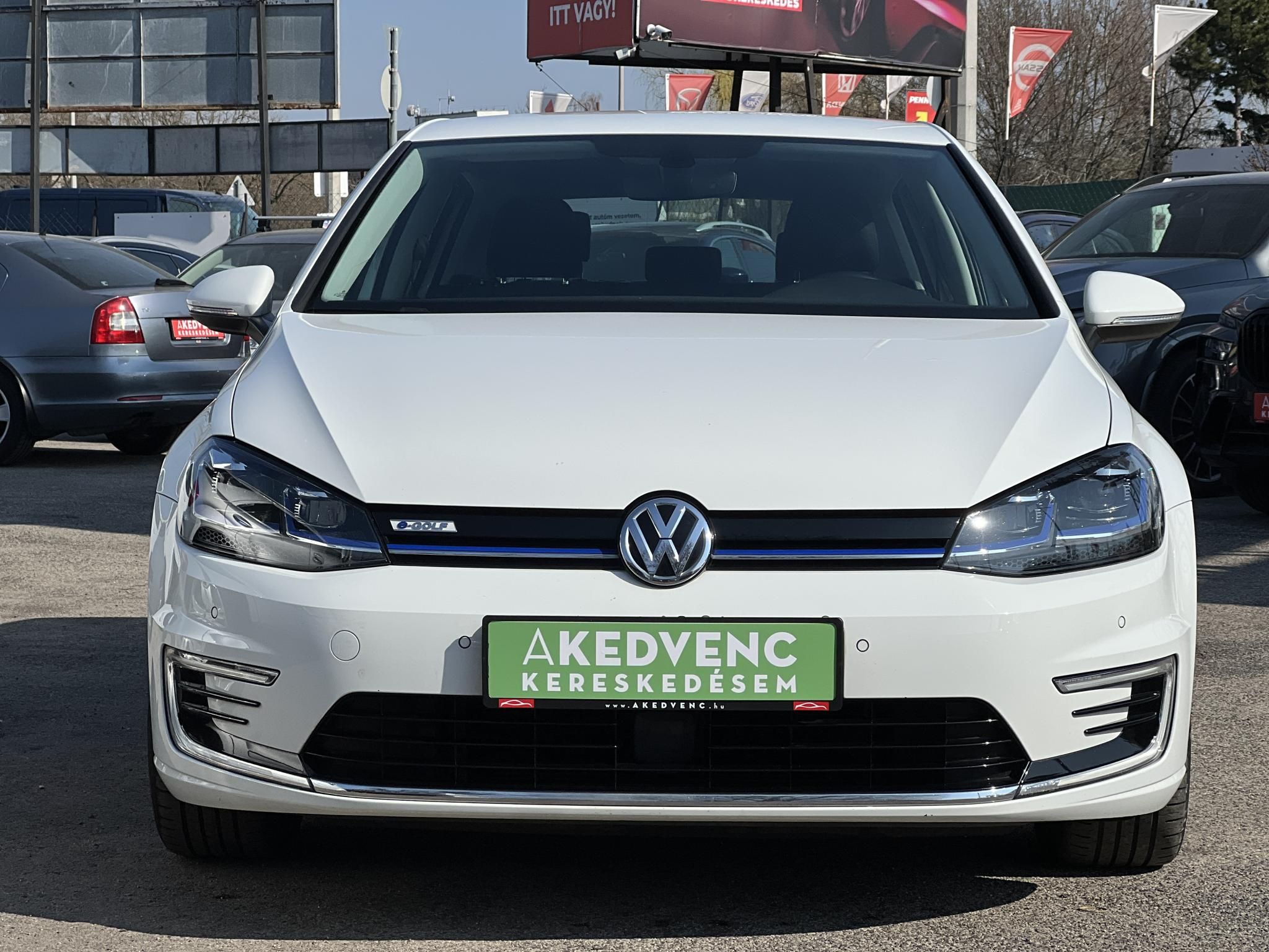 VOLKSWAGEN GOLF VII e-Golf Edition 120e km. 230km hatótáv. 2 töltő kábel. CARPLAY!