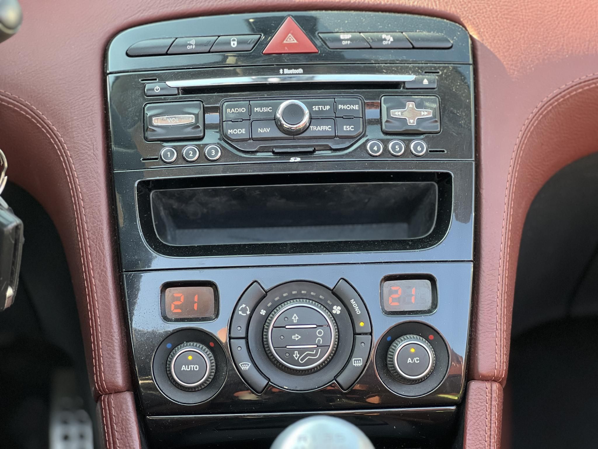 PEUGEOT 308 CC 1.6 THP Premium Pack 91e km. Magyarországi. memóriás ülés. ülésfűtés. barna bőr. vezérlés cserélve!