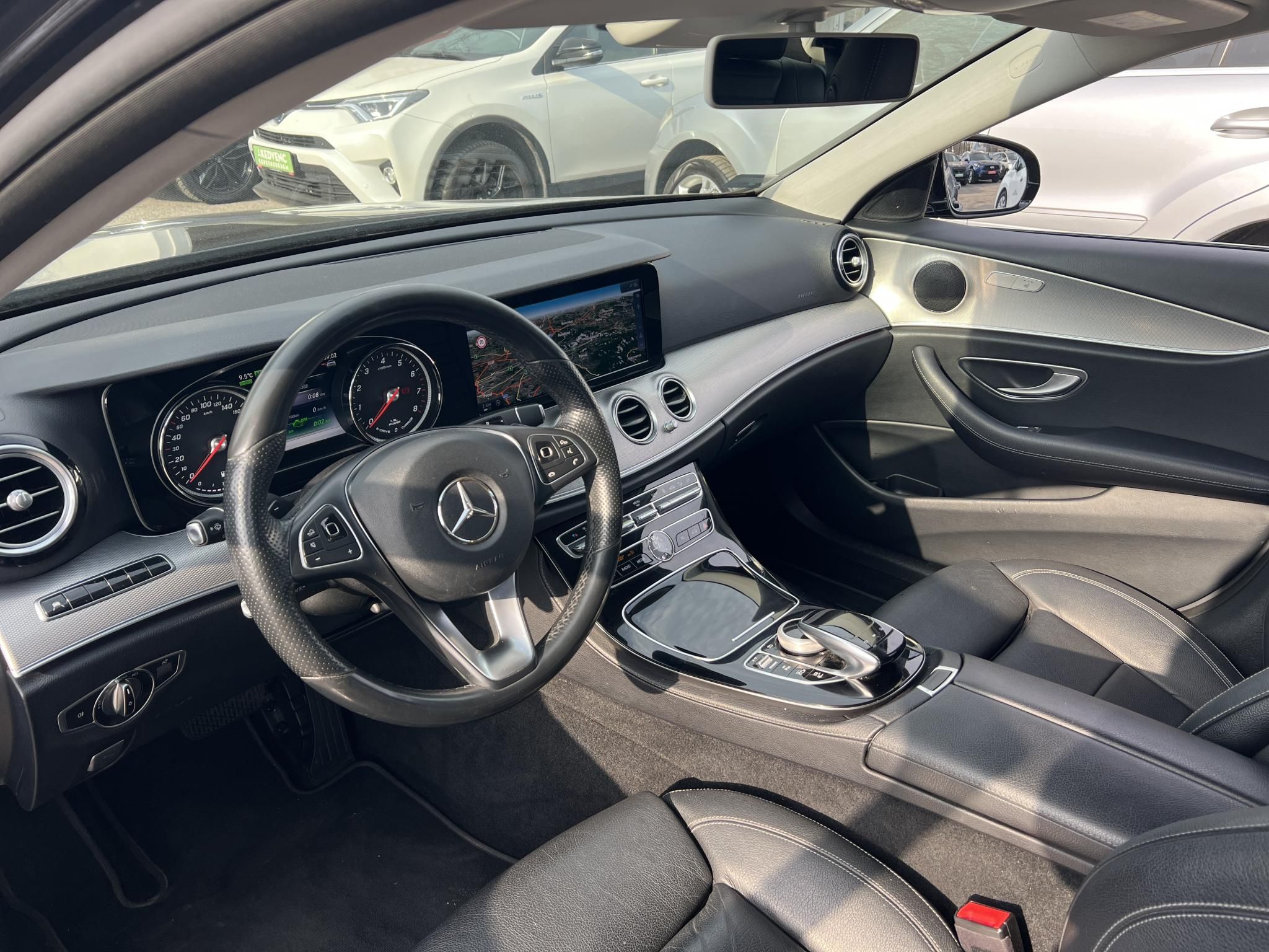 MERCEDES-BENZ E 350 e 9G-TRONIC 150e km. Bőr belső. kamera. frissen szervizelt