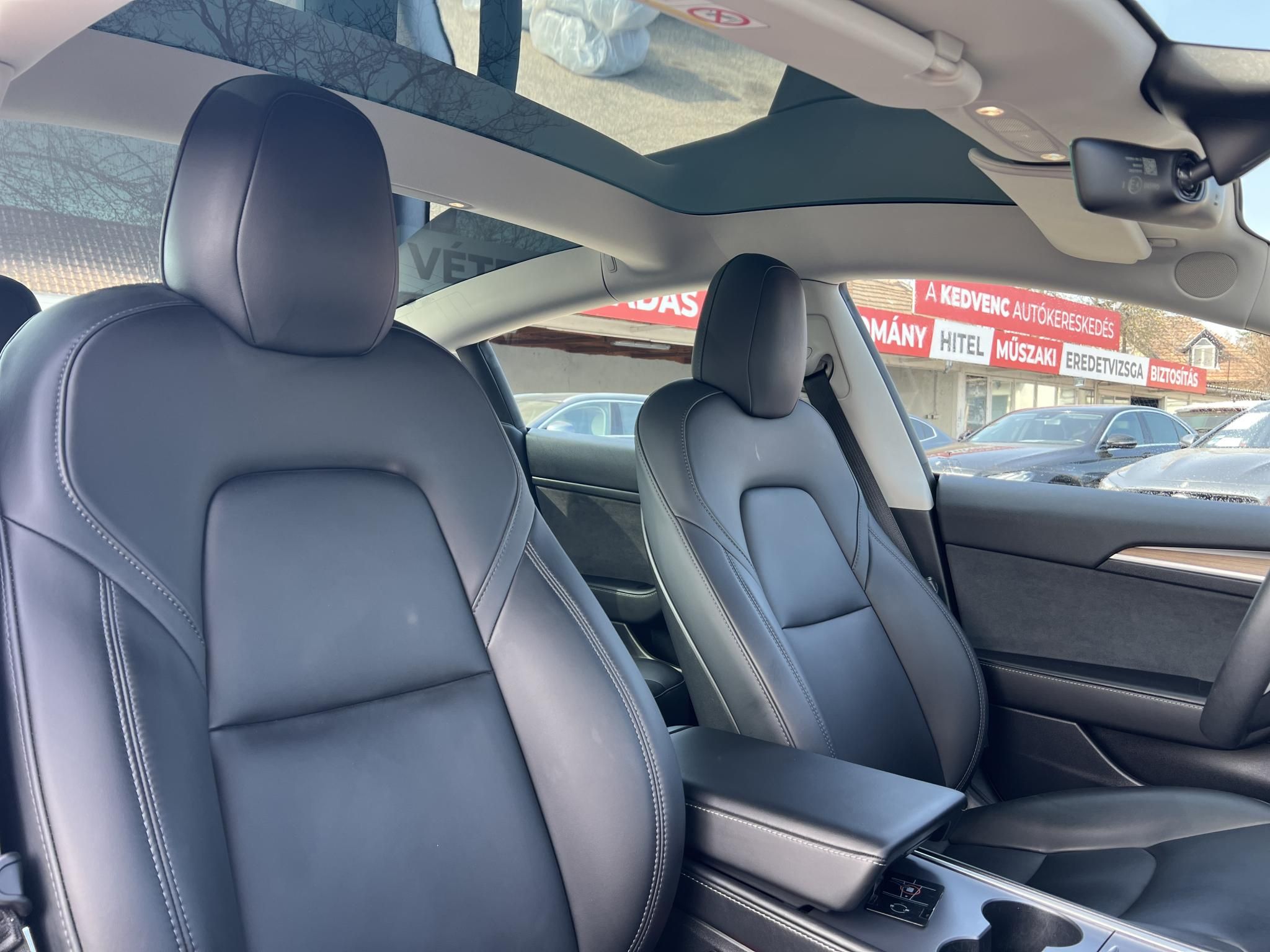 TESLA MODEL 3 Long Range AWD (Automata) 50e km. hőszivattyú. téli-nyári kerékszett