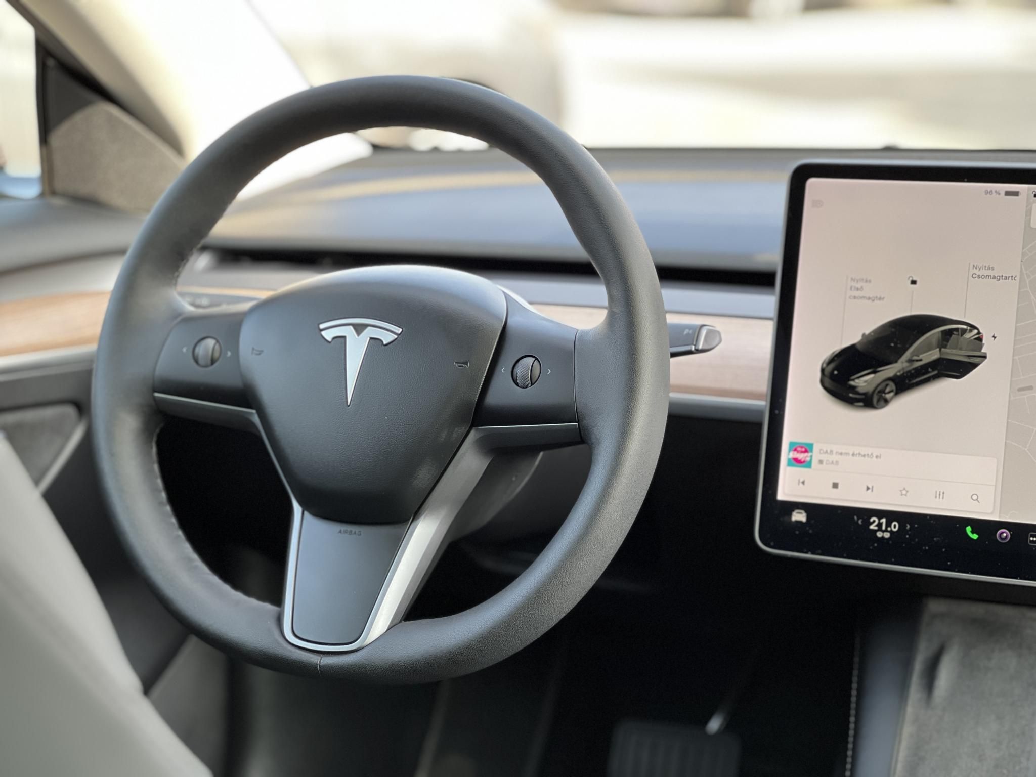 TESLA MODEL 3 Long Range AWD (Automata) 50e km. hőszivattyú. téli-nyári kerékszett