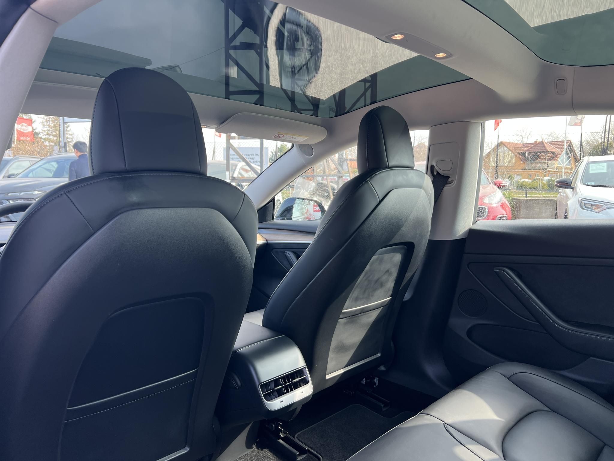 TESLA MODEL 3 Long Range AWD (Automata) 50e km. hőszivattyú. téli-nyári kerékszett