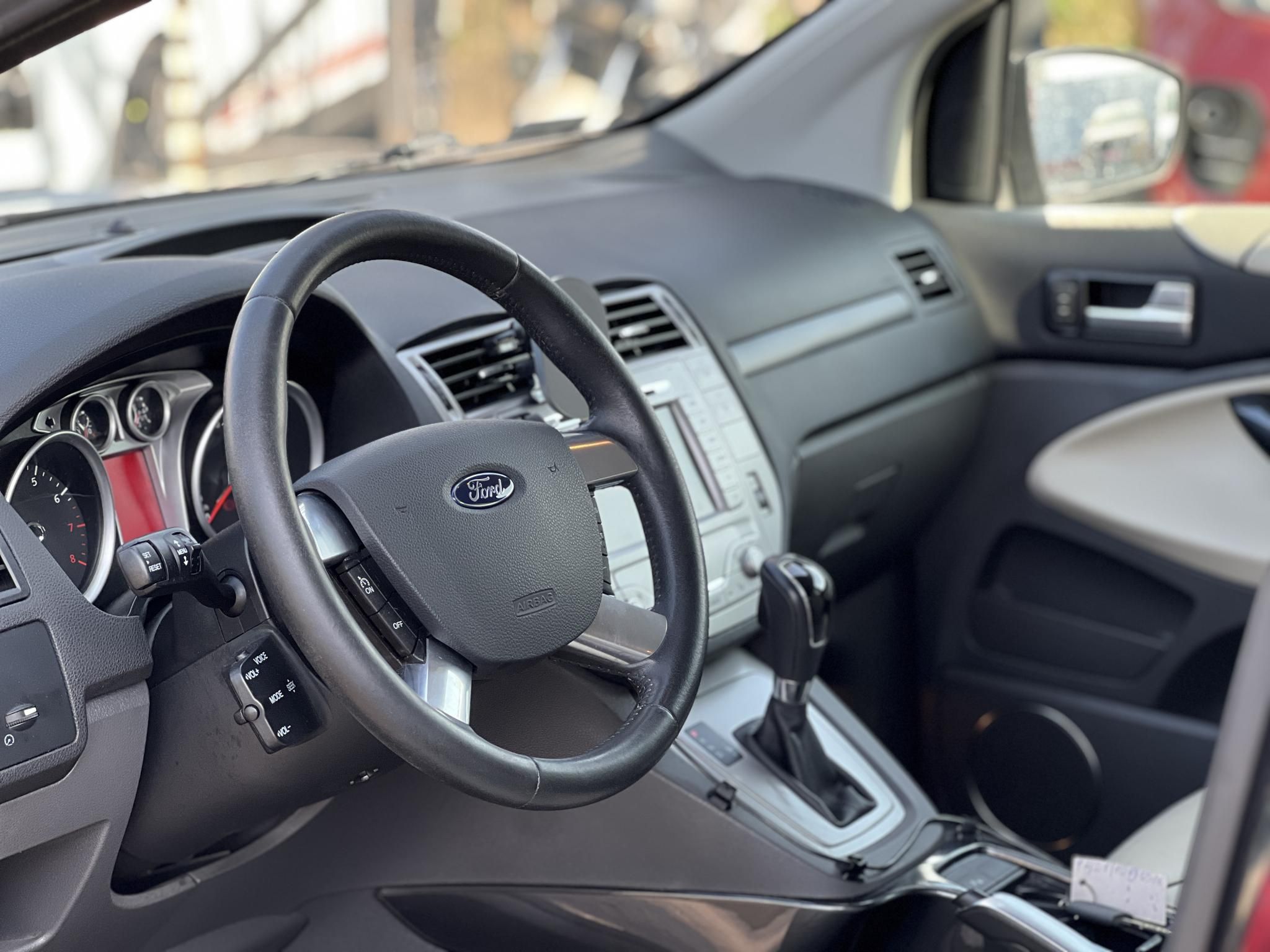 FORD KUGA 2.5T Titanium Individual 4WD (Automata) Magyarországi. 4 évszakos gumik. világos belső. vezérlés cserélve!