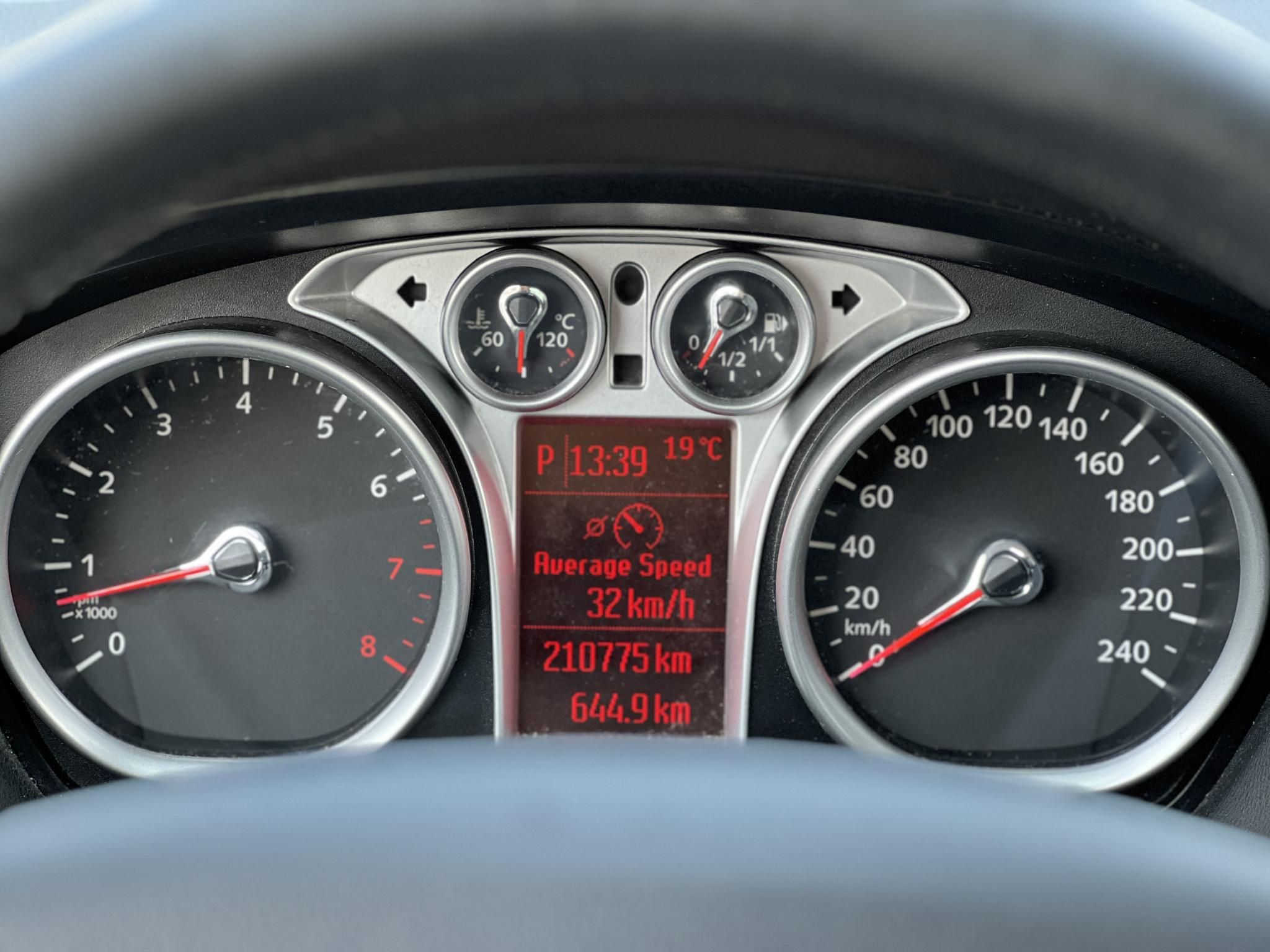 FORD KUGA 2.5T Titanium Individual 4WD (Automata) Magyarországi. 4 évszakos gumik. világos belső. vezérlés cserélve!