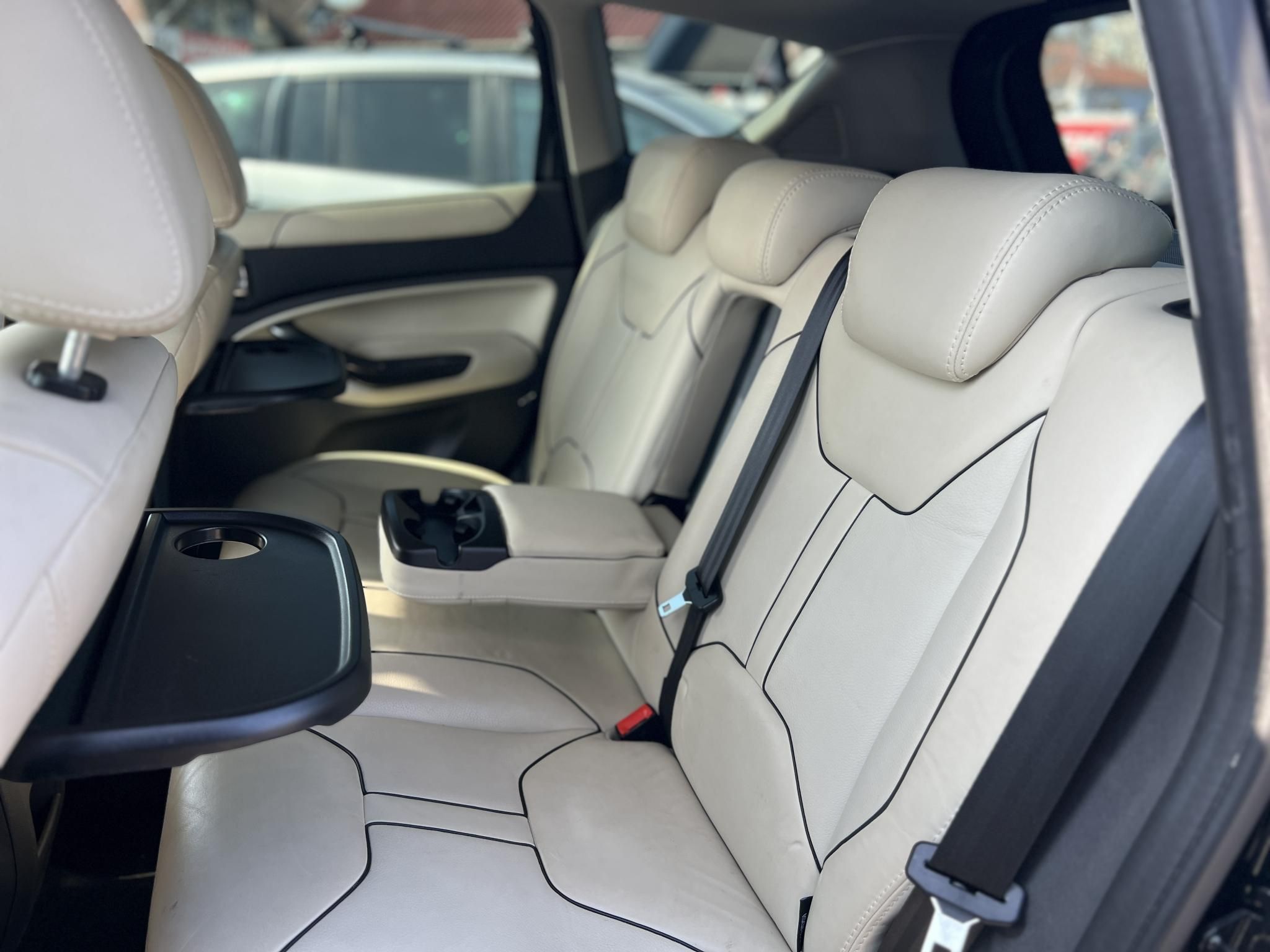 FORD KUGA 2.5T Titanium Individual 4WD (Automata) Magyarországi. 4 évszakos gumik. világos belső. vezérlés cserélve!