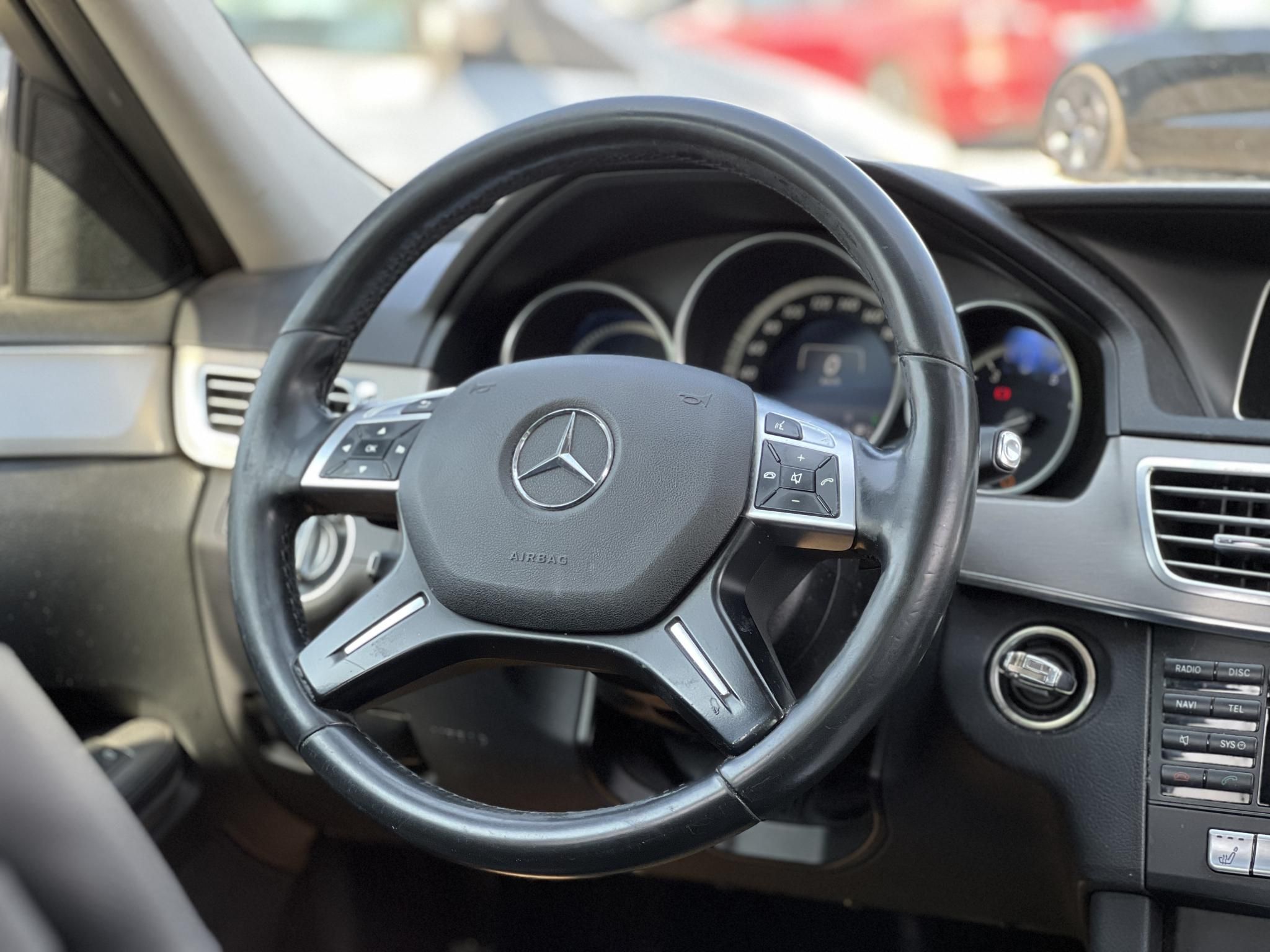 MERCEDES-BENZ E-OSZTÁLY E 200 Avantgarde (Automata) Napfénytető Ülésfűtés F1 váltó Bőr belső Ex taxi A LEGJOBB ÁRON!