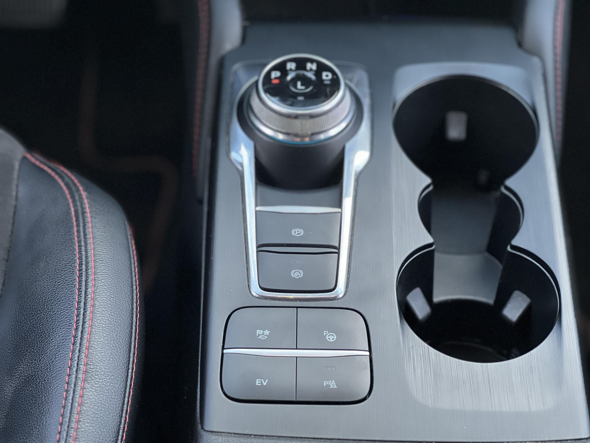 FORD KUGA 2.5 PHEV ST-Line CVT 82e km. 70km elektromos hatótáv. megkímélt állapot!