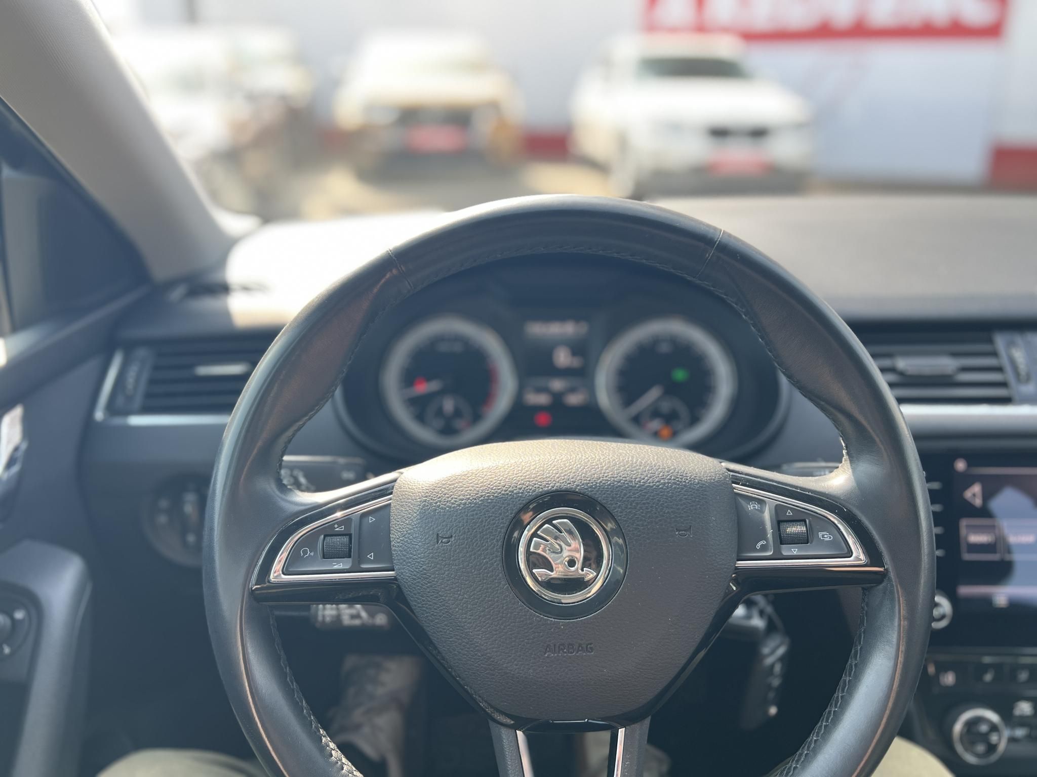 SKODA OCTAVIA 1.4 TSI Style DSG M.o.-i. sérülésmentes. CARPLAY!