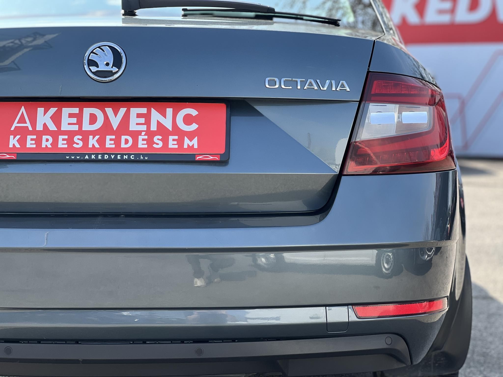 SKODA OCTAVIA 1.4 TSI Style DSG M.o.-i. sérülésmentes. CARPLAY!