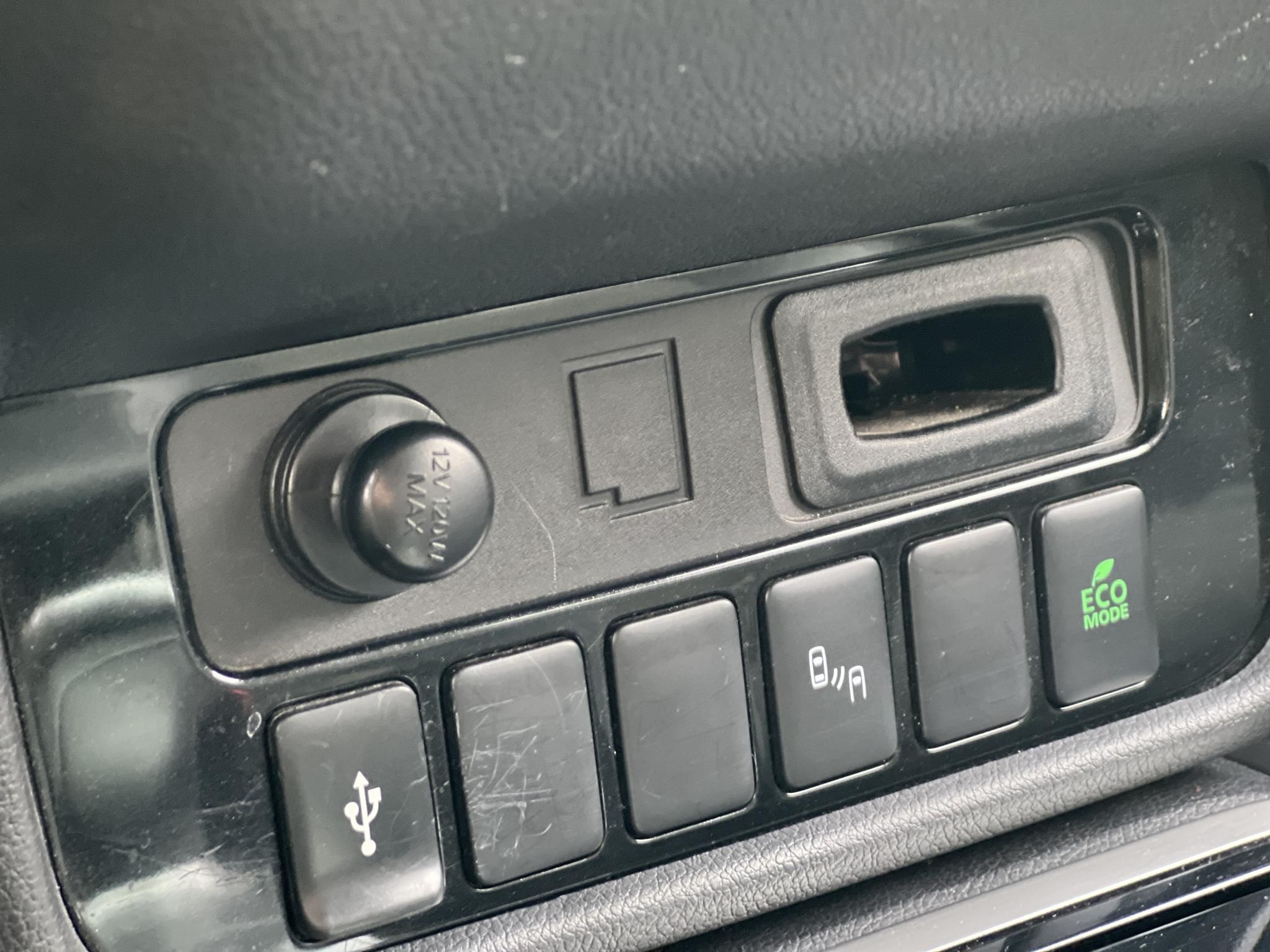 MITSUBISHI OUTLANDER 2.4 PHEV Instyle Premium 4WD CVT Magasan felszerelt. akár 40km elektromos hatótáv!