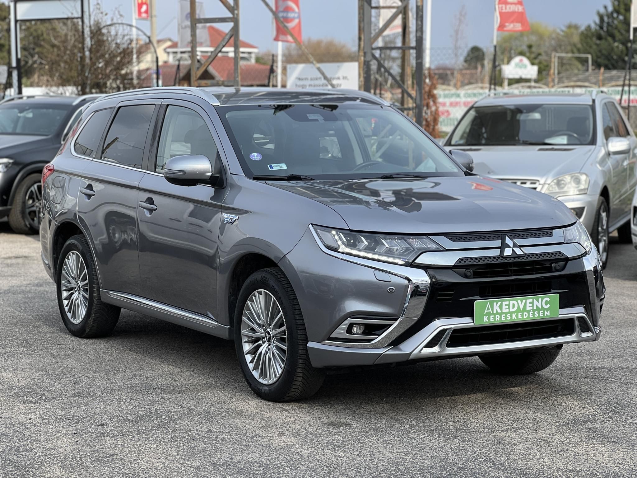 MITSUBISHI OUTLANDER 2.4 PHEV Instyle Premium 4WD CVT Magasan felszerelt. akár 40km elektromos hatótáv!