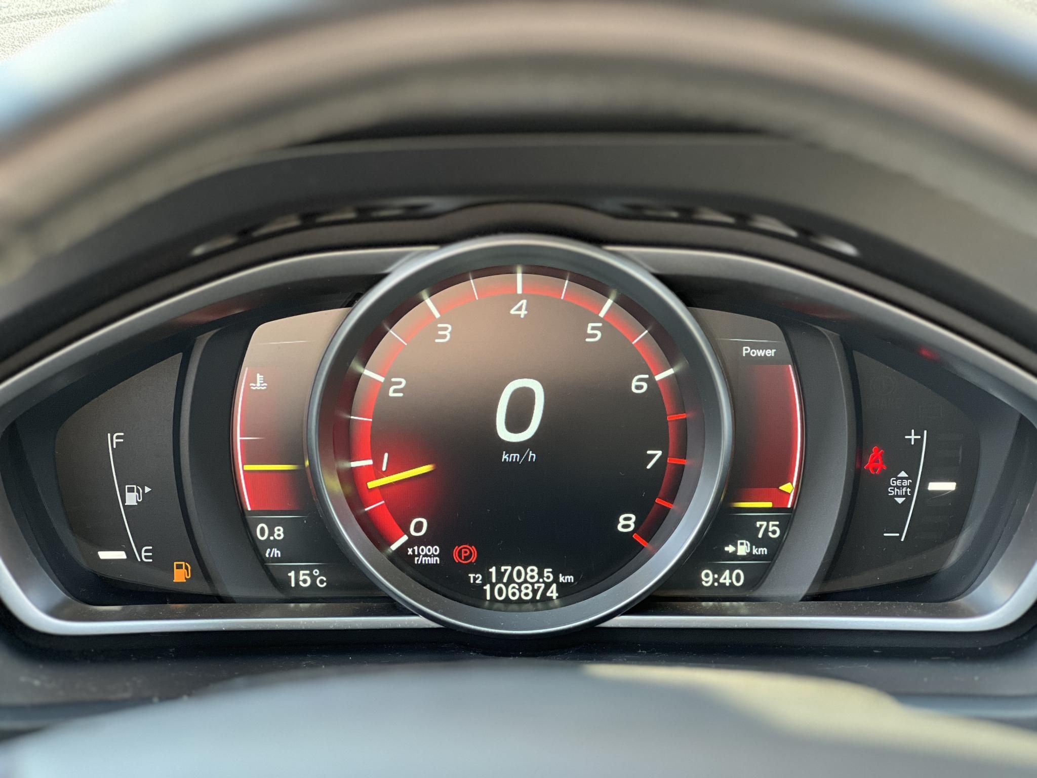 VOLVO V40 1.6 T3 Ocean Race 107e km. Magyarországi. Teljes szerviztörténet!