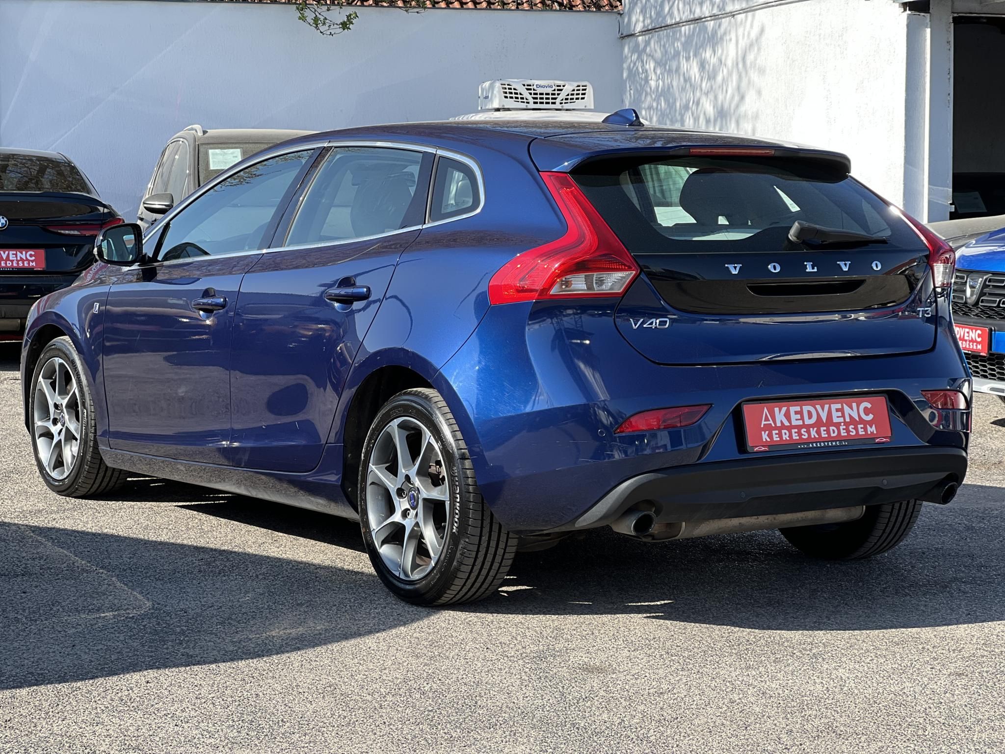 VOLVO V40 1.6 T3 Ocean Race 107e km. Magyarországi. Teljes szerviztörténet!
