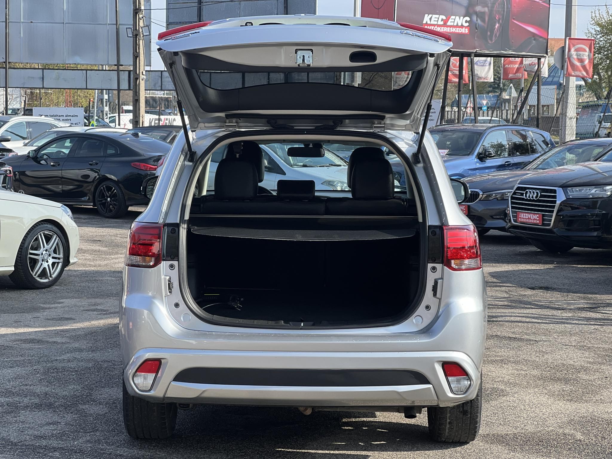 MITSUBISHI OUTLANDER 2.0 PHEV Intense Plus 4WD CVT 114e km