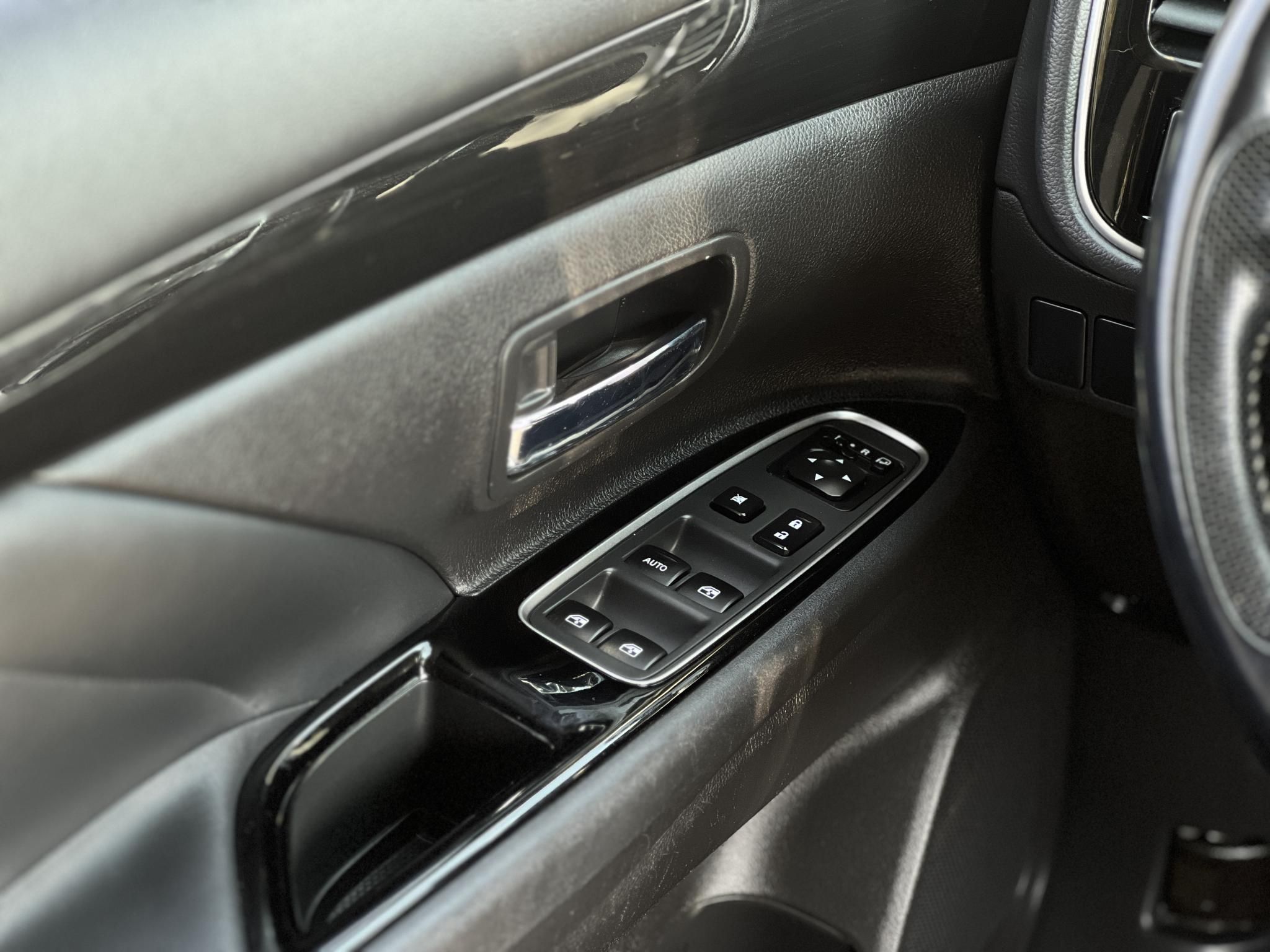 MITSUBISHI OUTLANDER 2.0 PHEV Intense Plus 4WD CVT 114e km