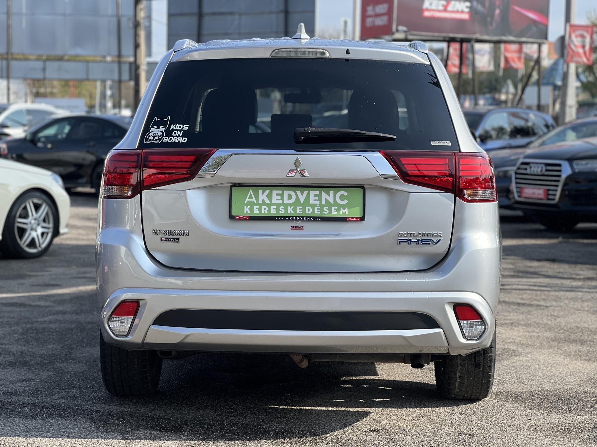 MITSUBISHI OUTLANDER 2.0 PHEV Intense Plus 4WD CVT 114e km