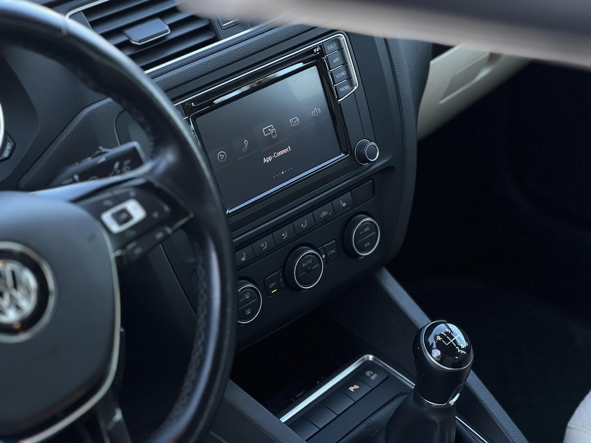 VOLKSWAGEN JETTA VI 1.4 TSI BMT Comfortline M.o.-i. friss műszaki vizsga. szervizelt! 1-Tulaj!