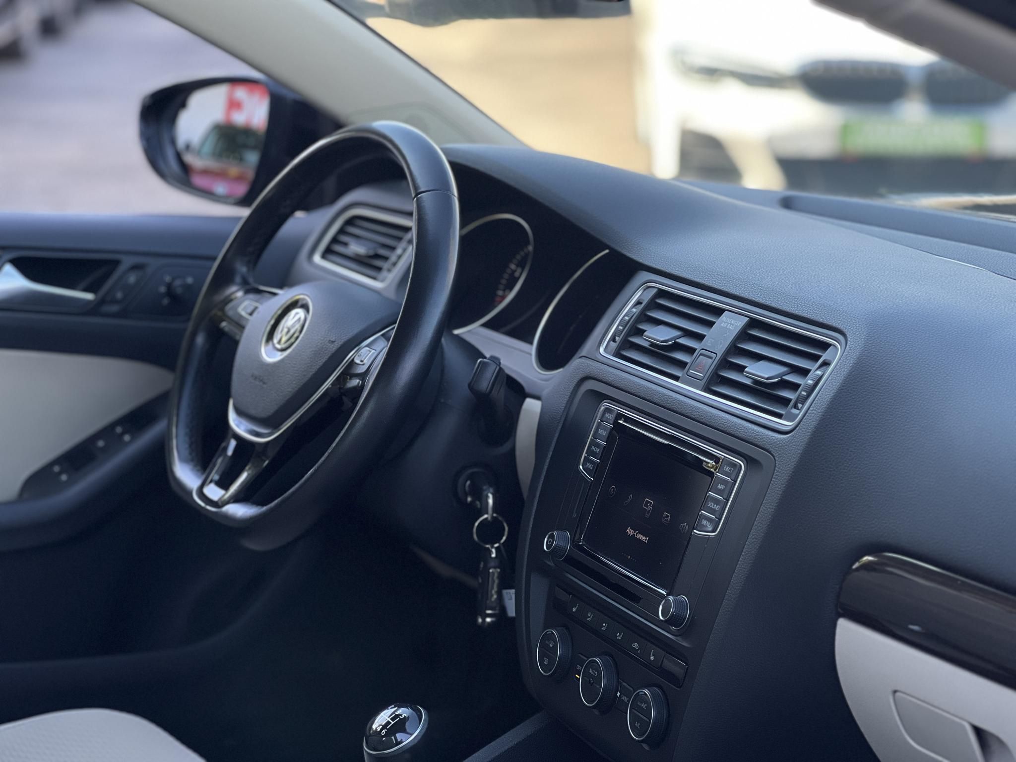 VOLKSWAGEN JETTA VI 1.4 TSI BMT Comfortline M.o.-i. friss műszaki vizsga. szervizelt! 1-Tulaj!