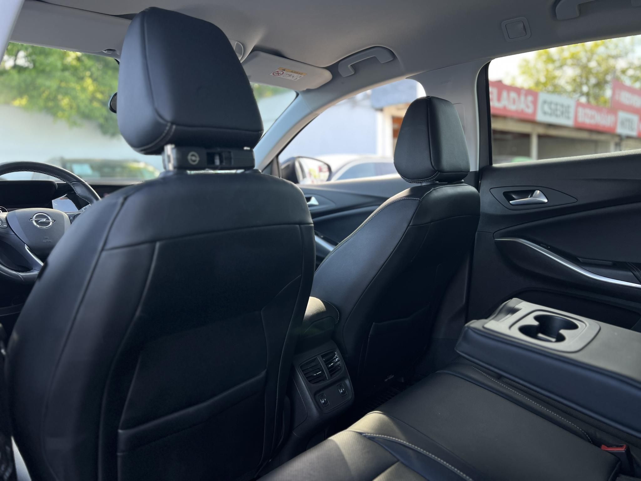 OPEL GRANDLAND 1.2 T Ultimate (Automata) 92e km. M.o.-i. LED. Memória. Üléshűtés. 360 fokos kamera. Carplay!