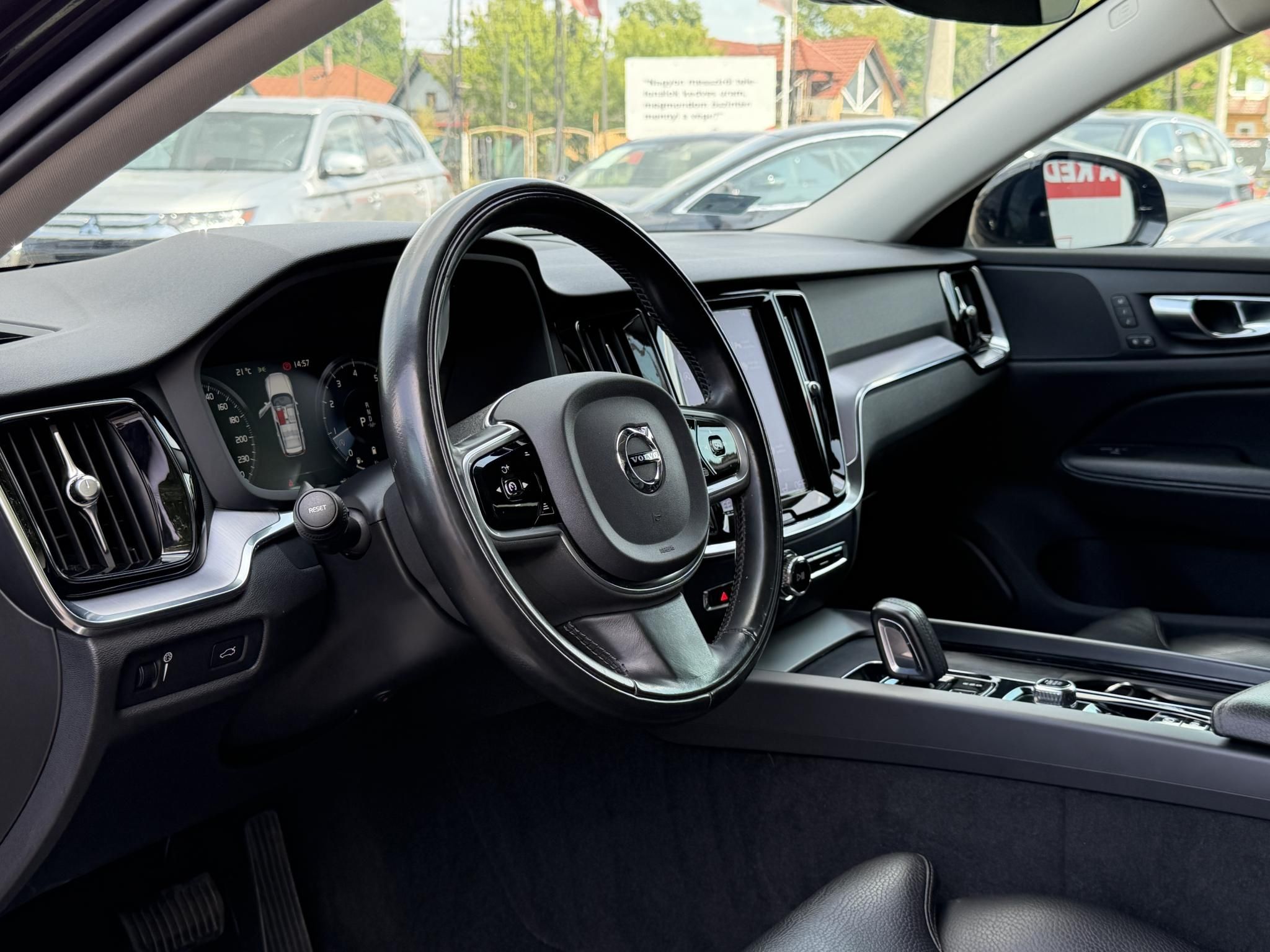 VOLVO V60 2.0 [B3] MHEV Momentum Pro Geartronic Magyarországi. végig márkaszervizelt. kerámia. friss nagyszerviz!
