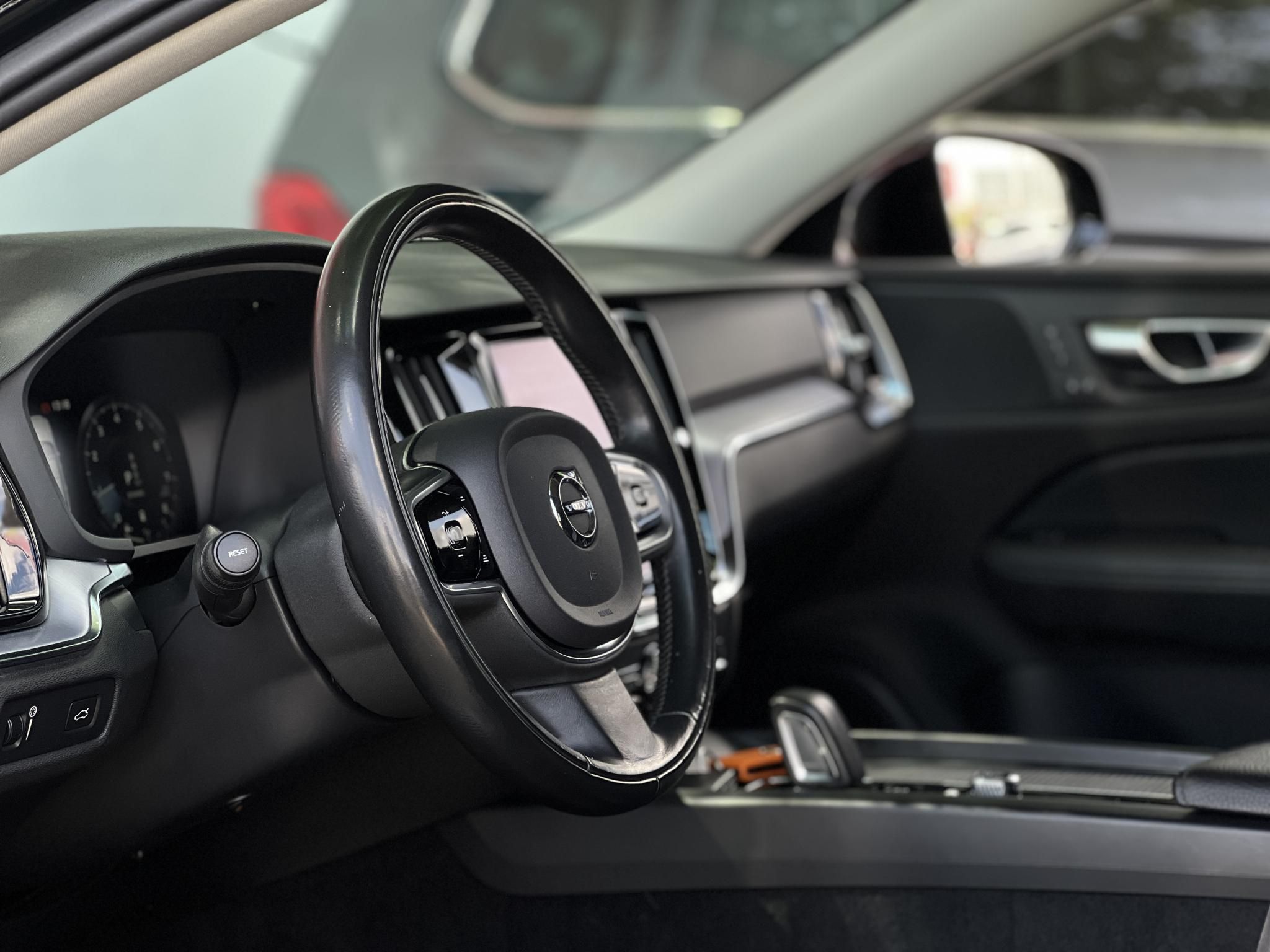 VOLVO V60 2.0 [B3] MHEV Momentum Pro Geartronic Magyarországi. végig márkaszervizelt. kerámia. friss nagyszerviz!